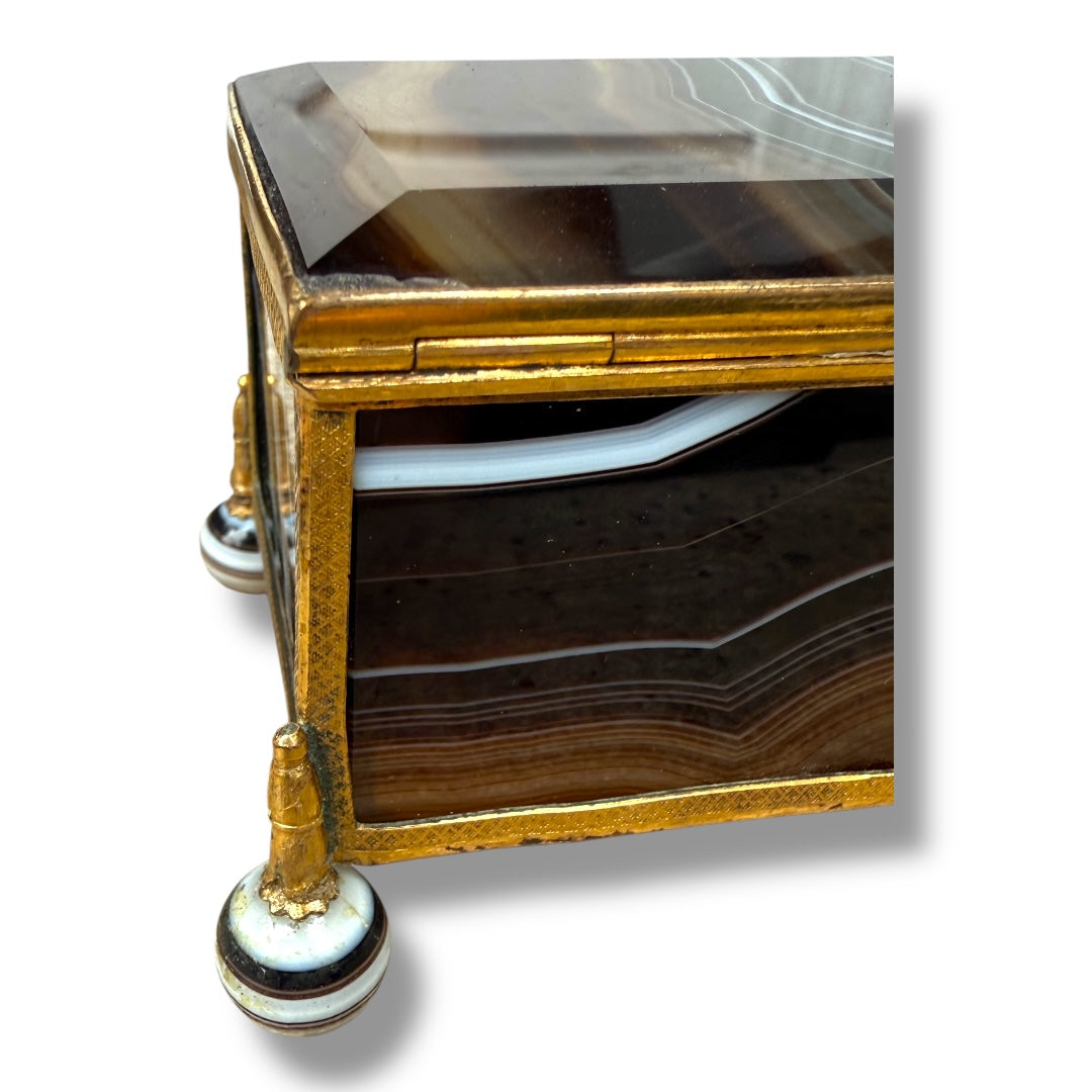 Elegant Agate Box with Gilded Mount – The Perfect Luxury Gift