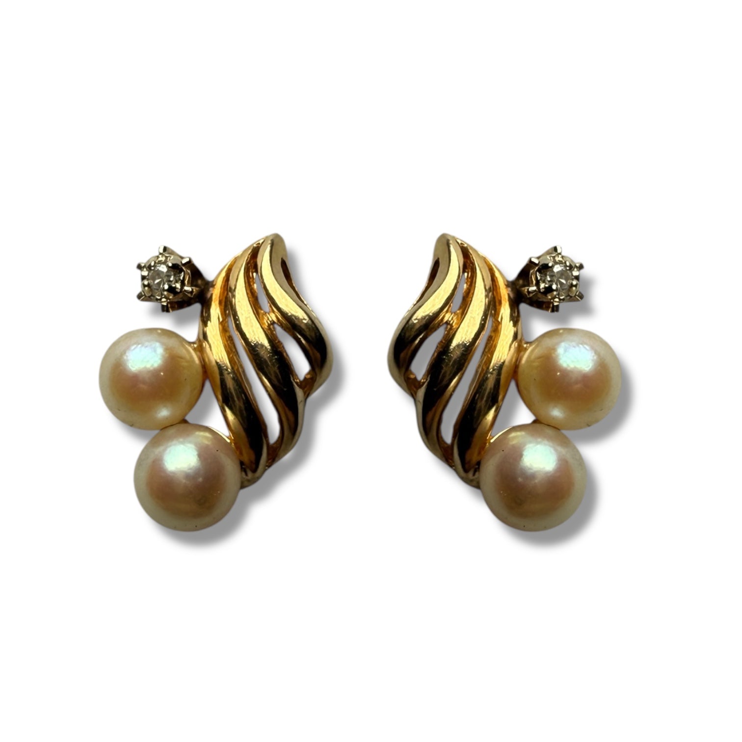 Pearl and diamond earring for women
