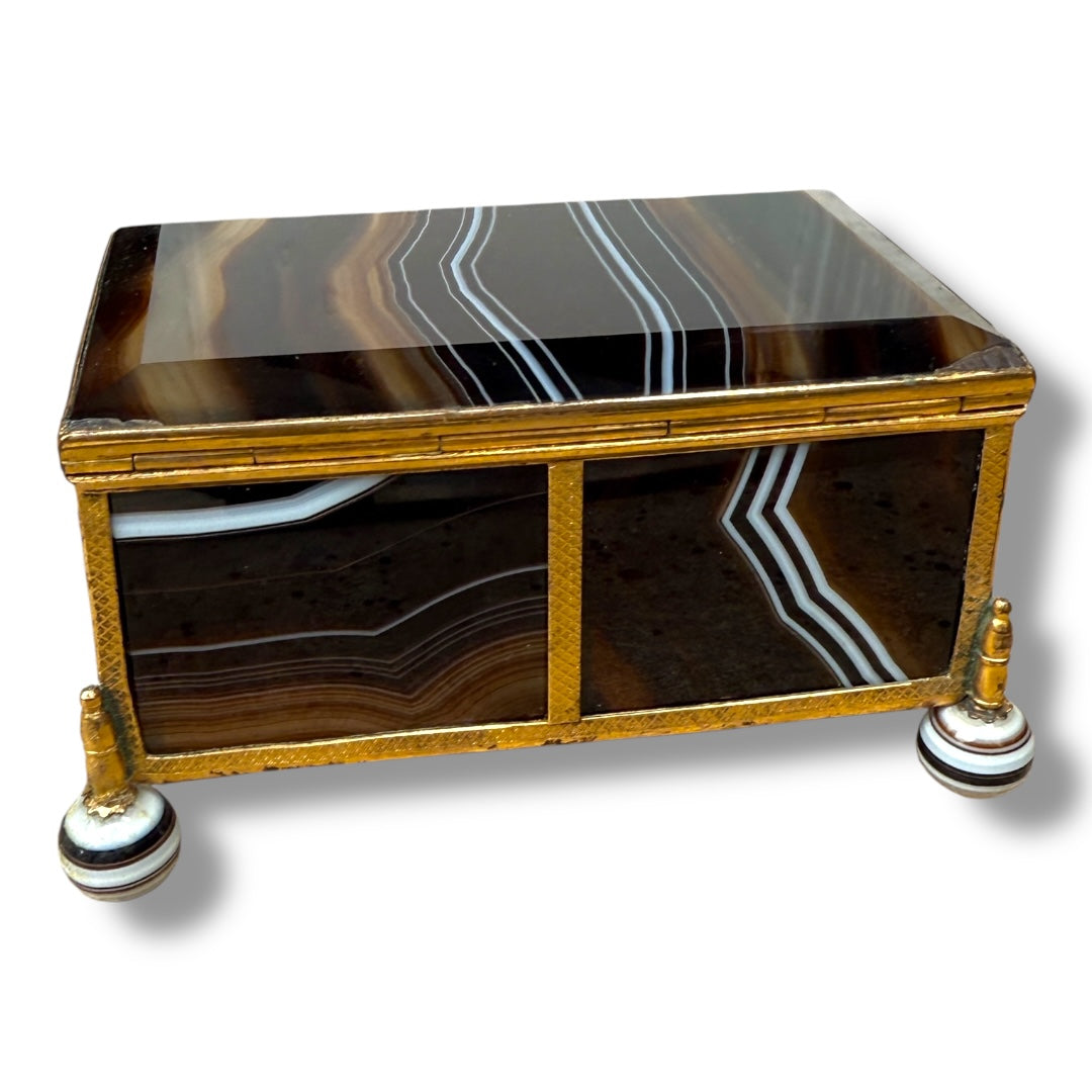 Elegant Agate Box with Gilded Mount – The Perfect Luxury Gift