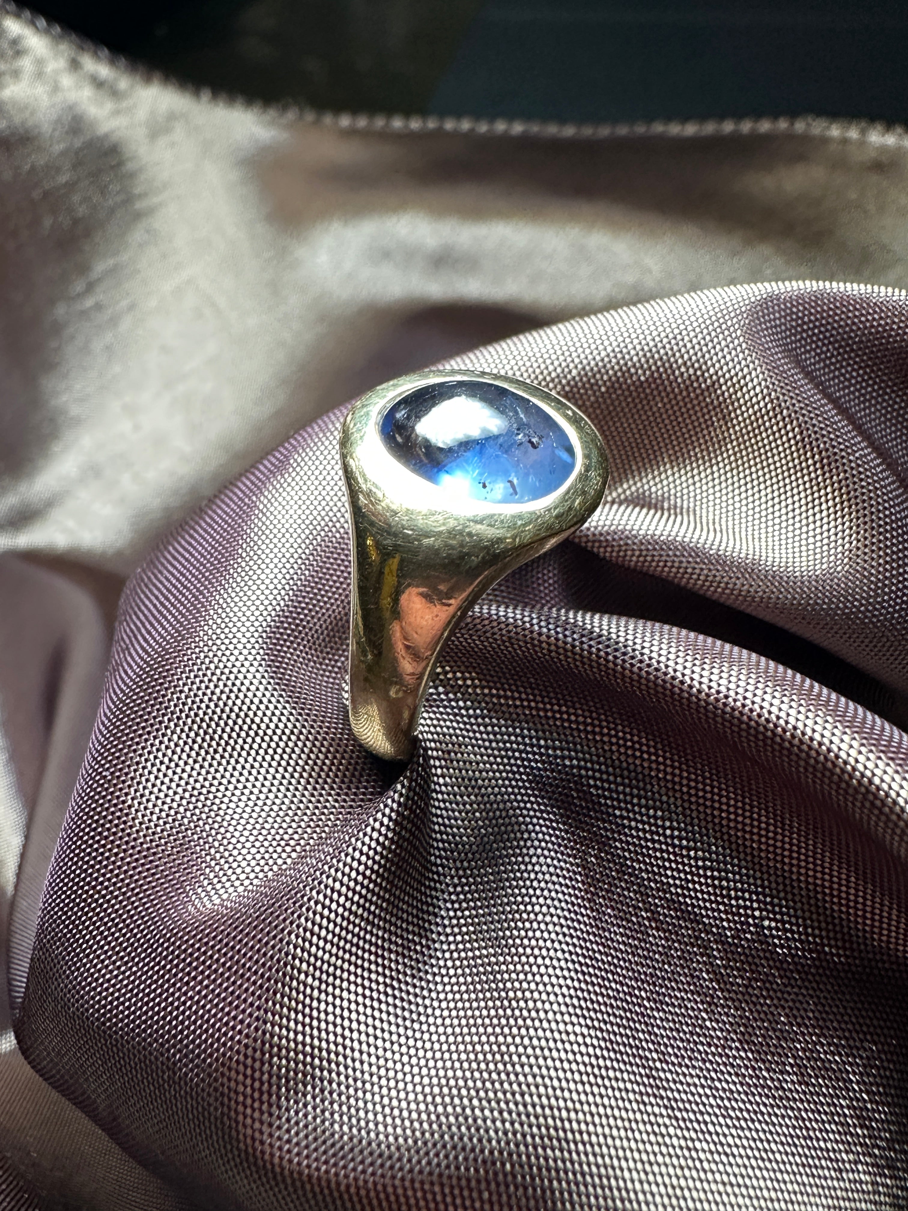 Sapphire gold ring