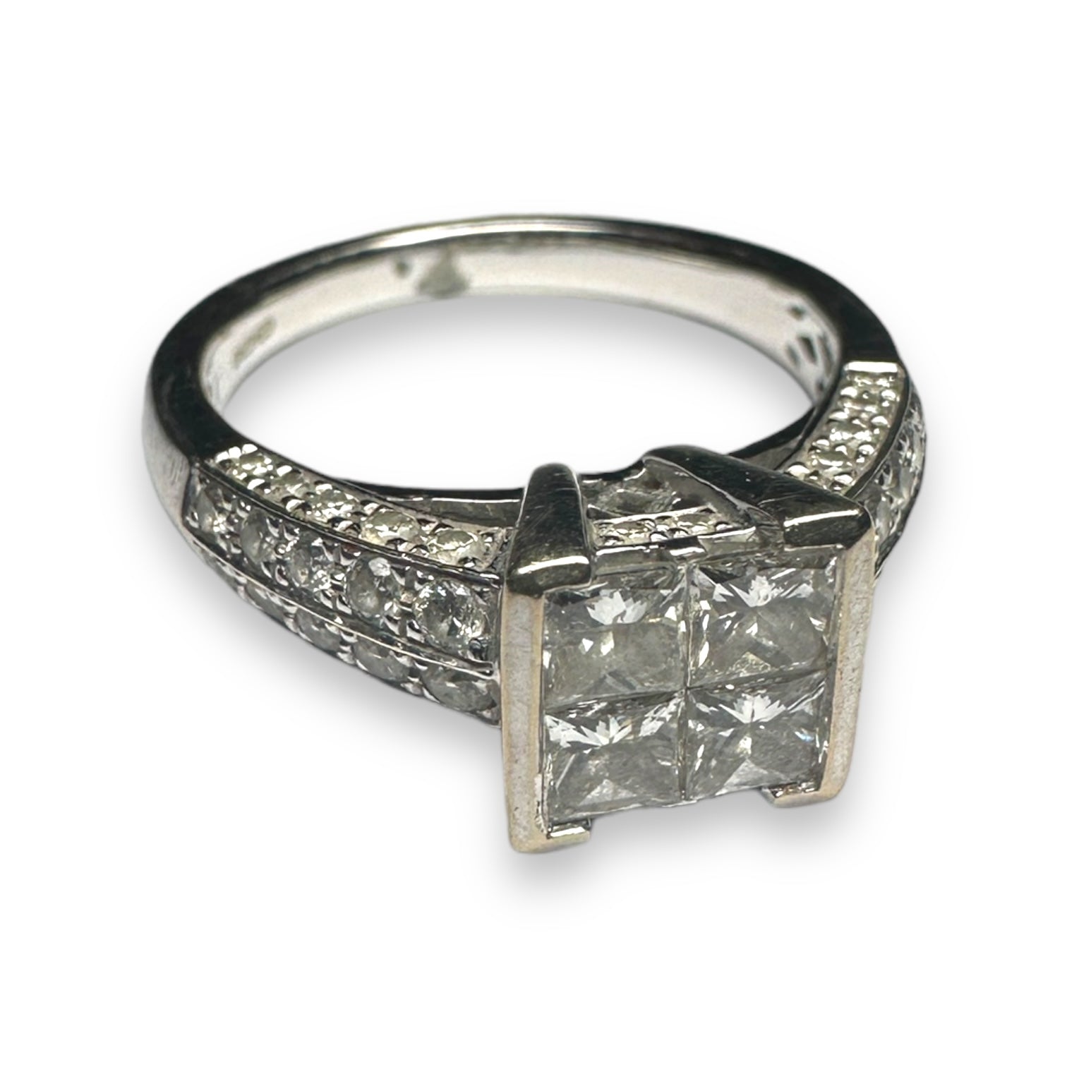 Diamond engagement ring