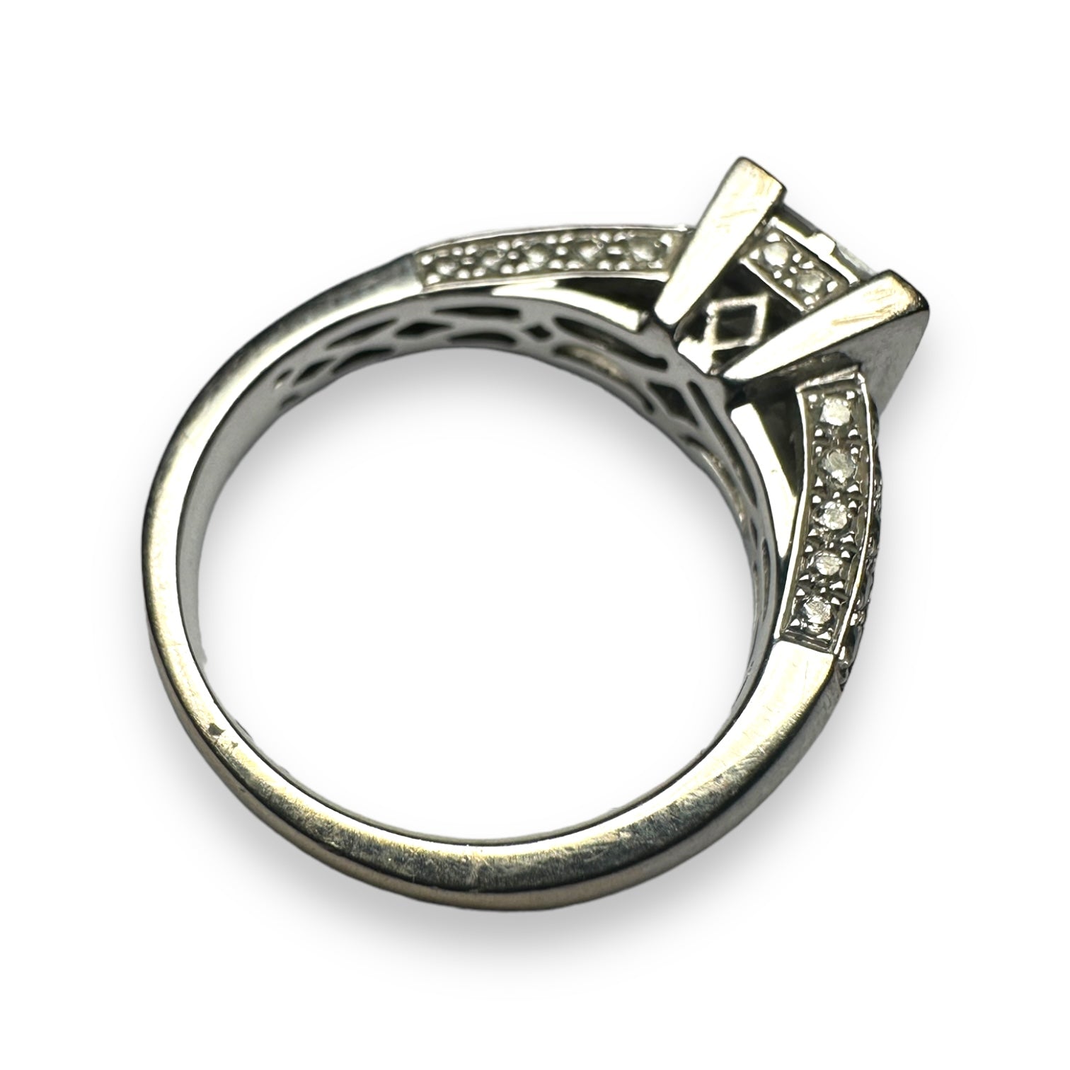 Diamond engagement ring