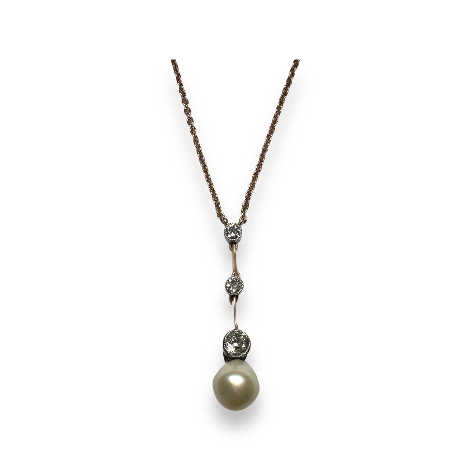 Pearl and diamond neckless