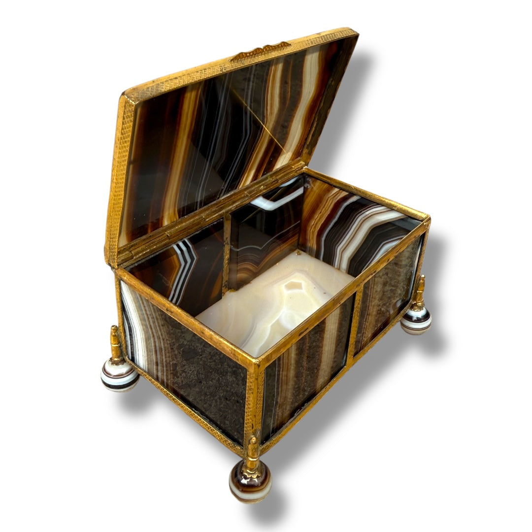 Elegant Agate Box with Gilded Mount – The Perfect Luxury Gift