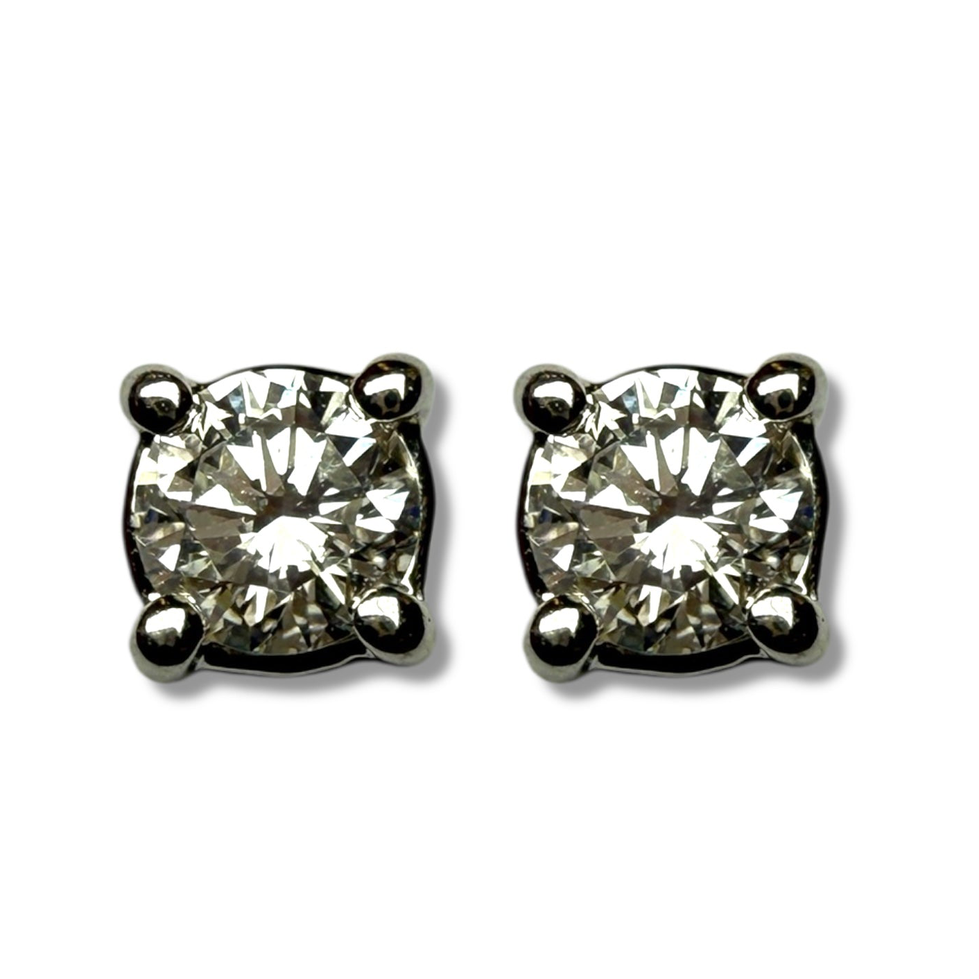 0.70ct Diamonds studs earring