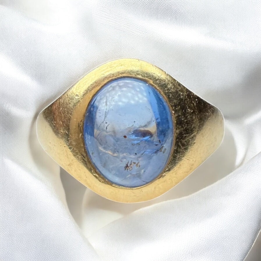 Sapphire gold engagement ring