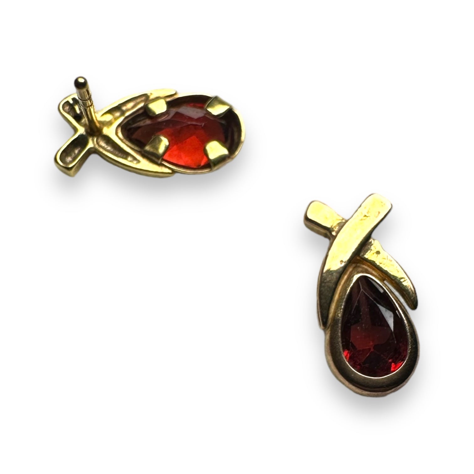 Garnet gold earring