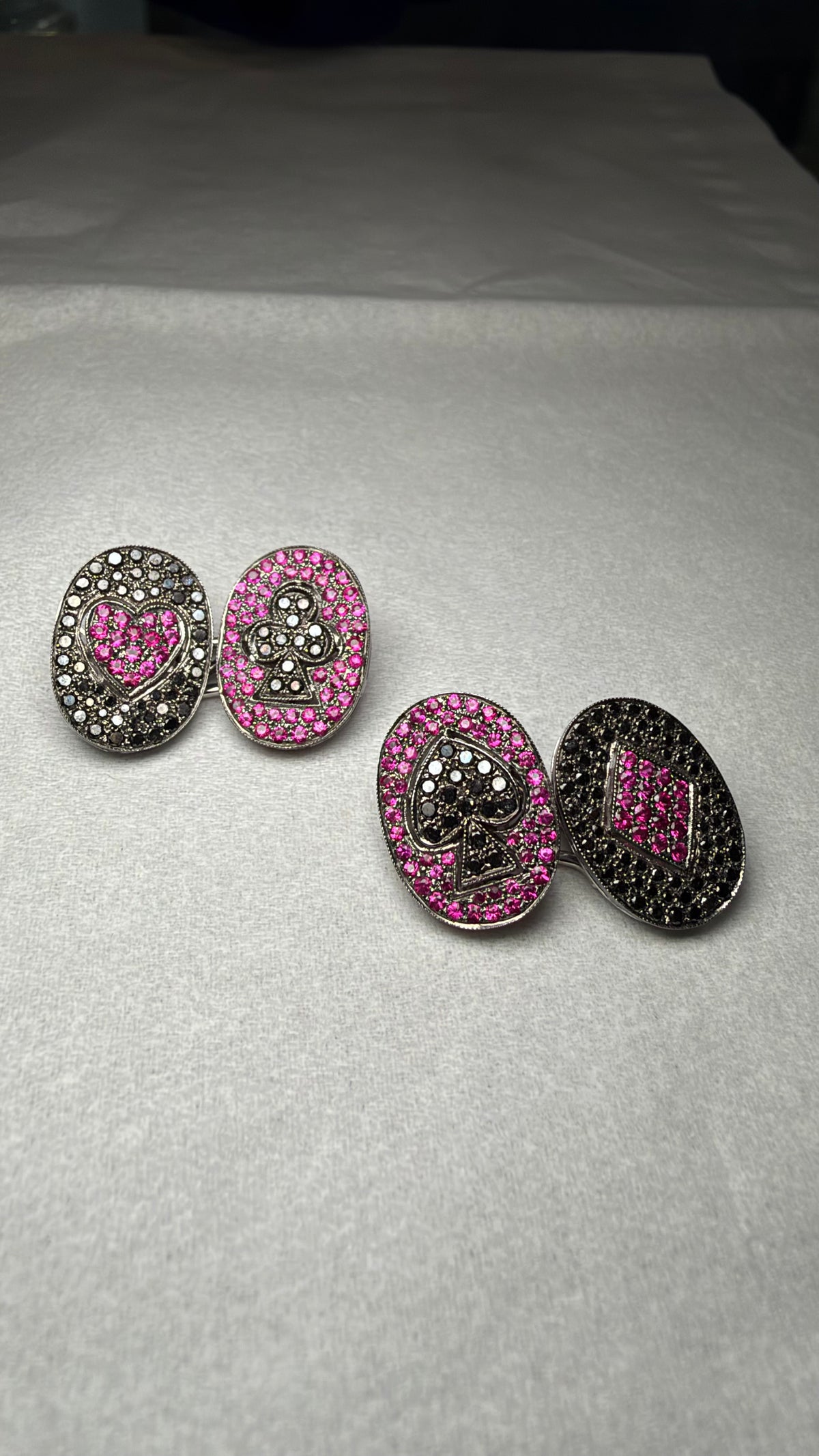 Ruby & Black Diamond Playing Card Cufflinks in 18K Gold – 8.7g