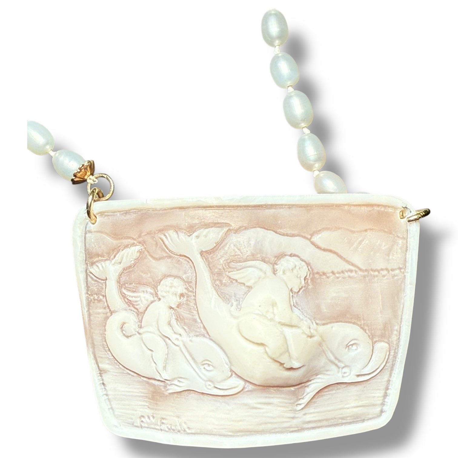 Antique Shell Cameo Necklace in 9ct Gold