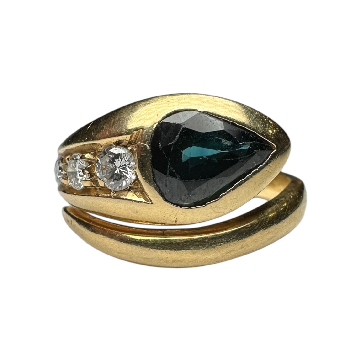 Sapphire and diamonds ring