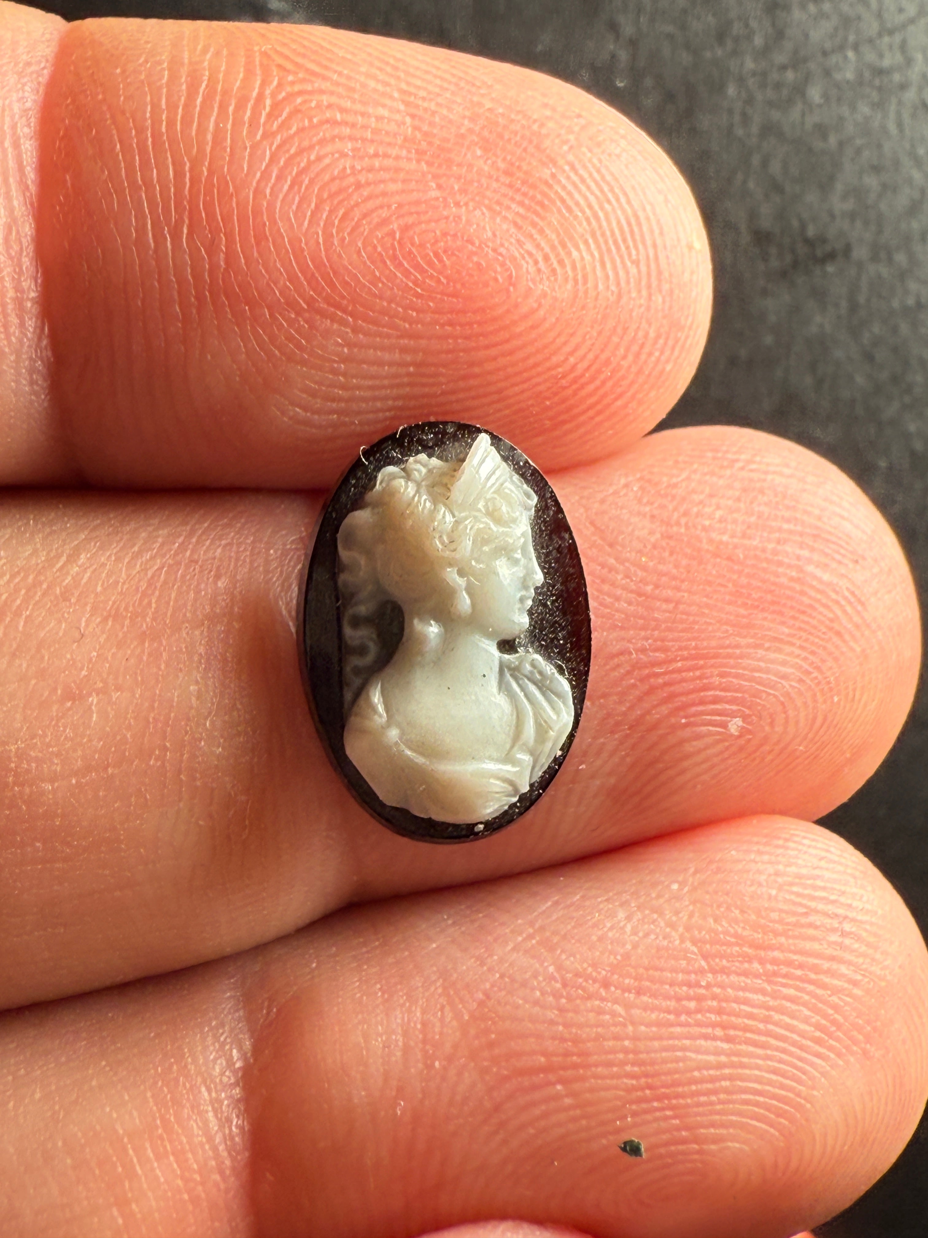 Miniature Antique Onyx Cameo – Classical Female Profile (1 x 0.6 cm)