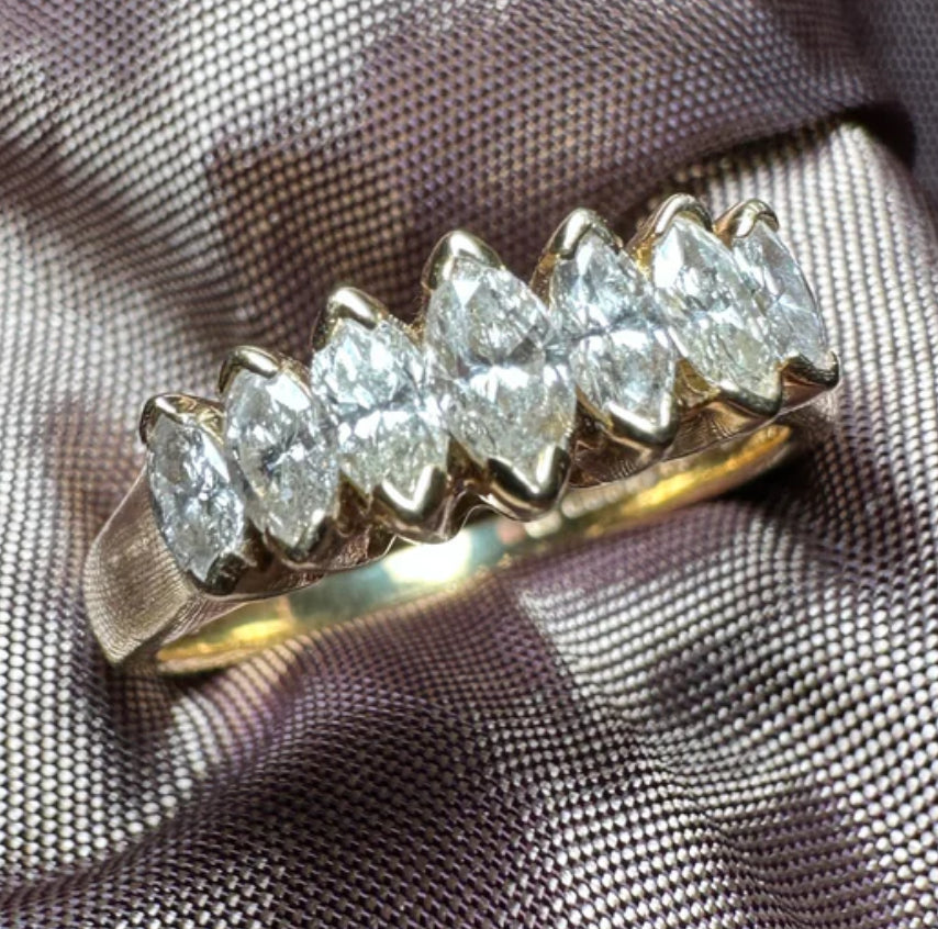 18-carat gold ring featuring seven marquise-cut diamonds