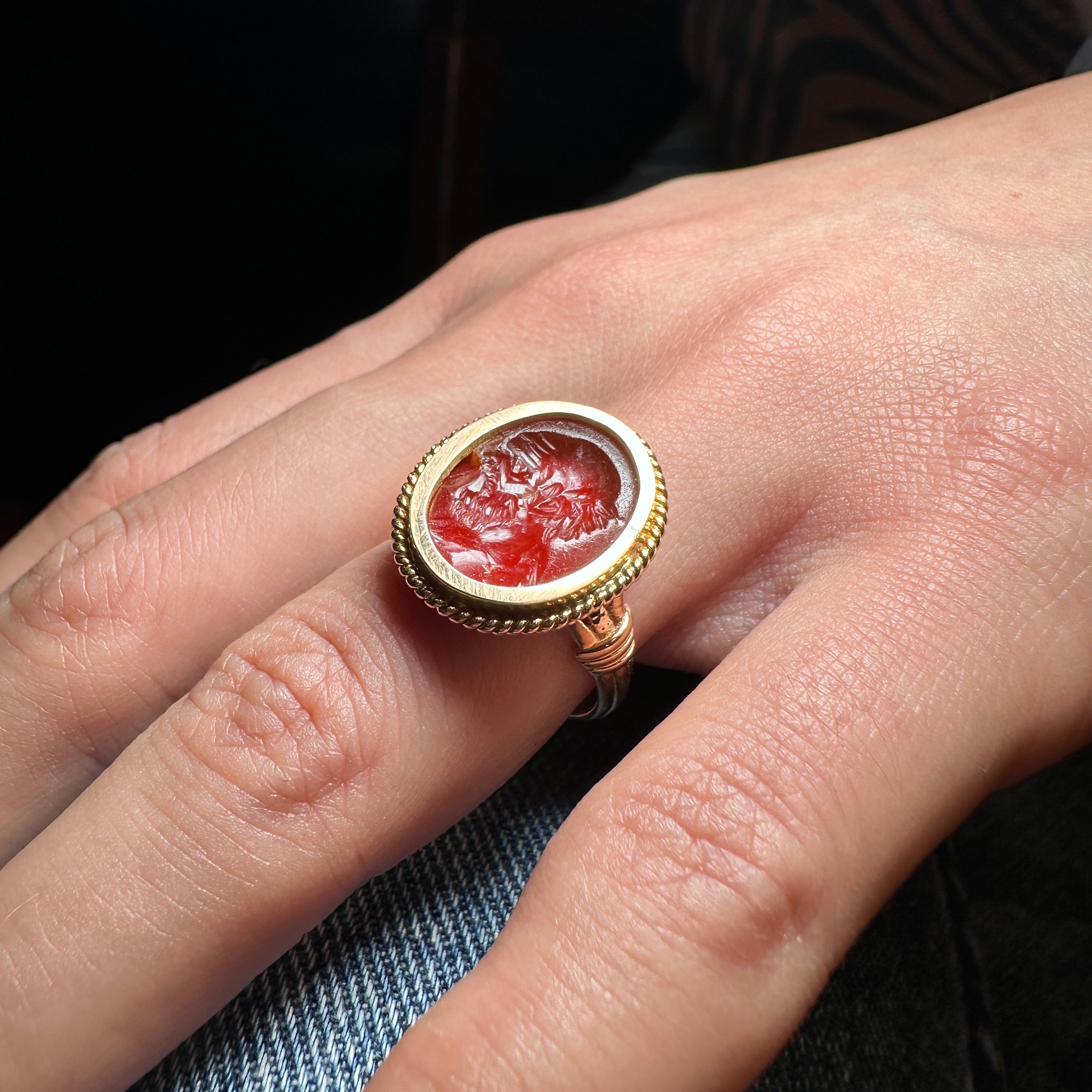 Intaglio ring