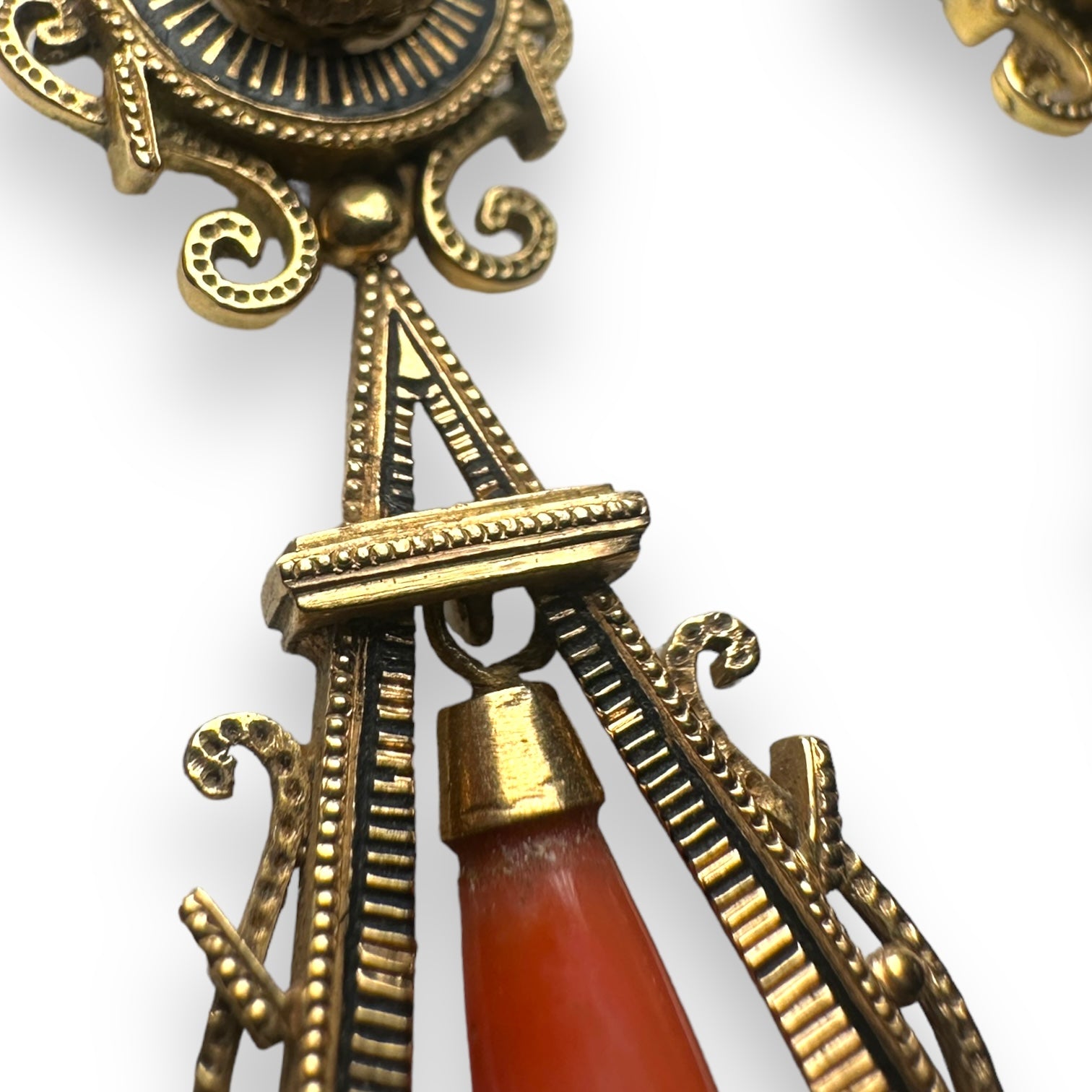 Coral and pearls gold earrings