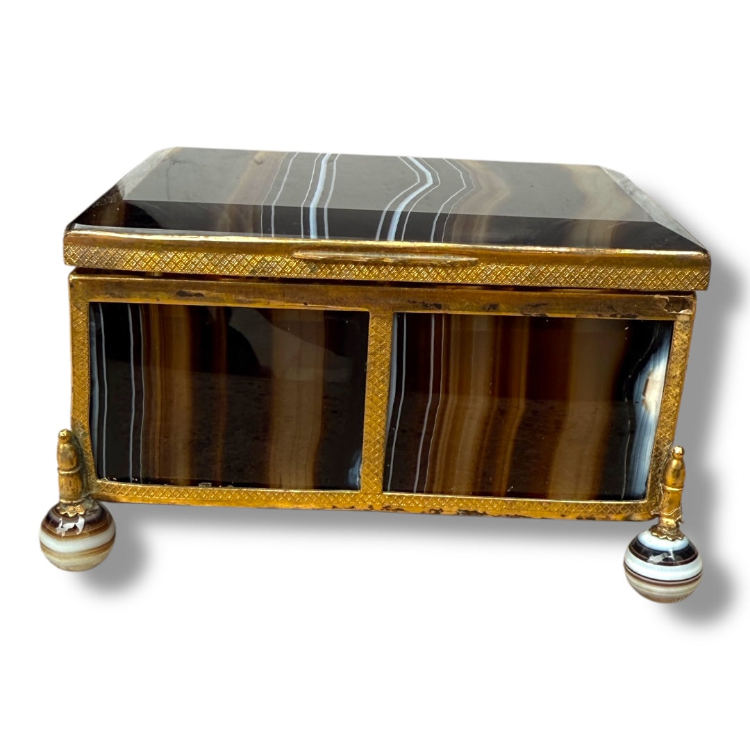 Elegant Agate Box with Gilded Mount – The Perfect Luxury Gift