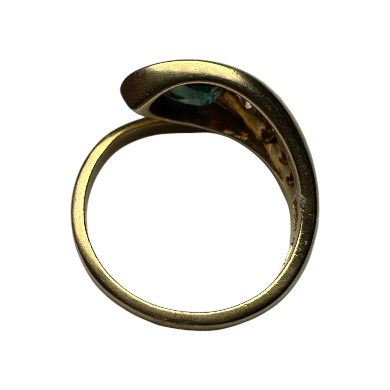 Sapphire and diamonds ring