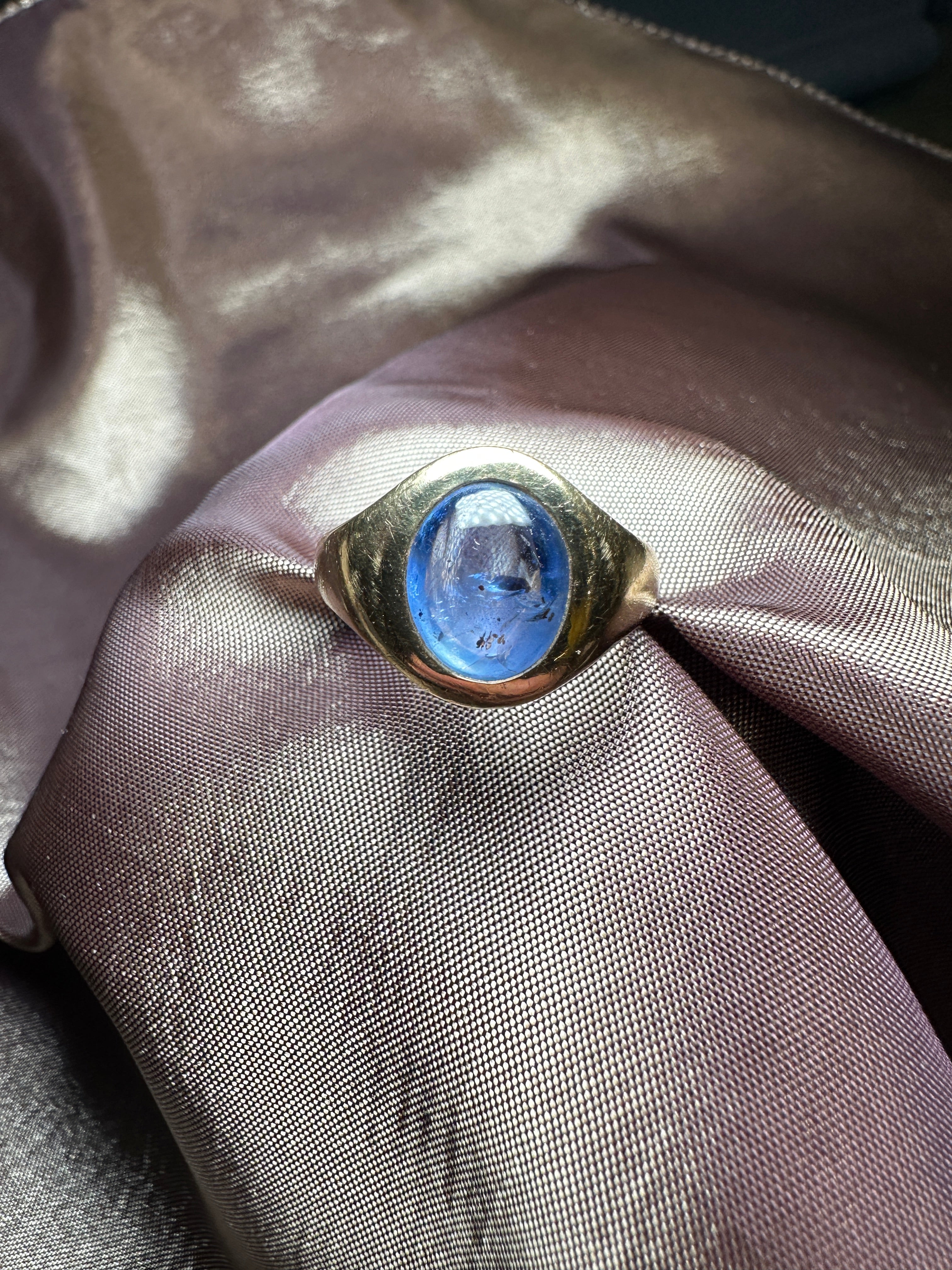 Sapphire gold engagement ring