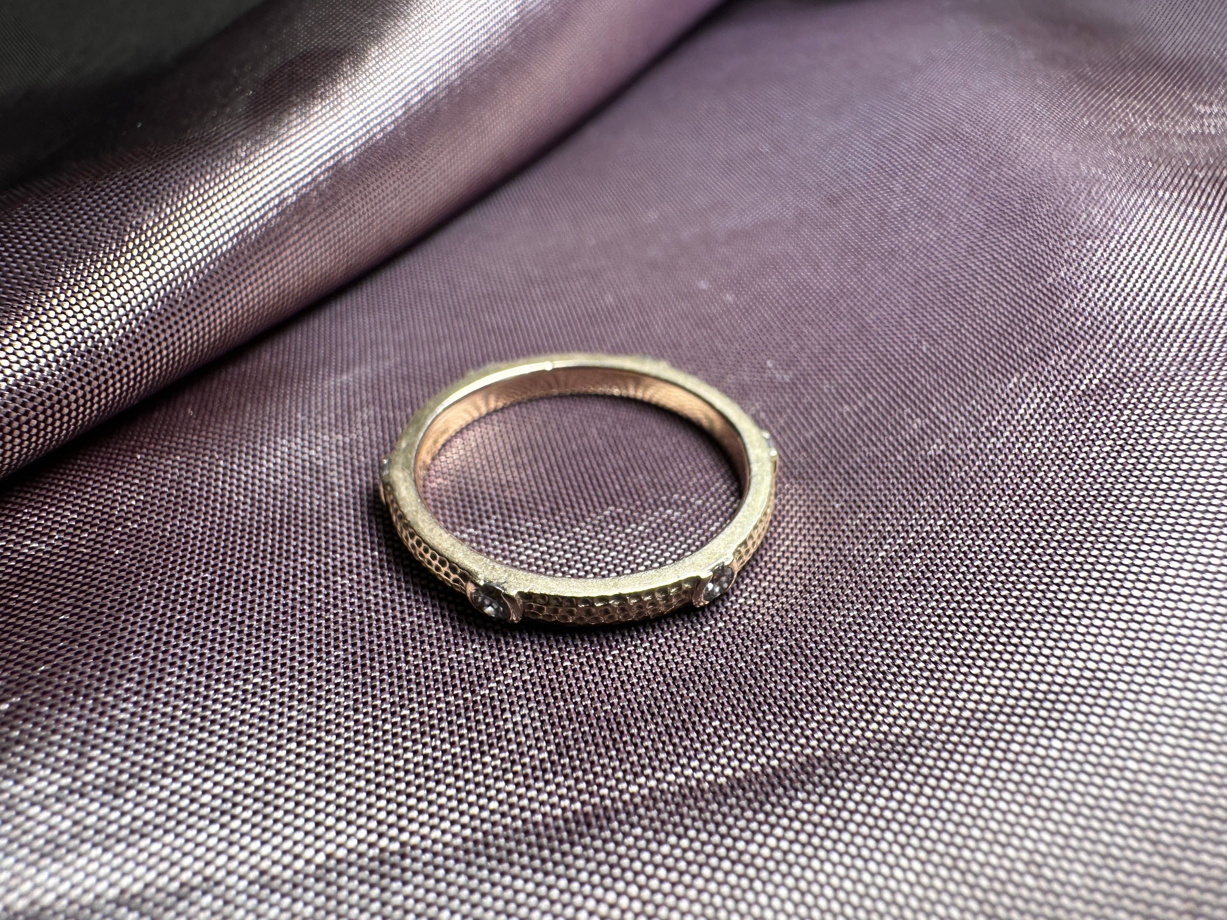 SMALL BAND IN YELLOW GOLD 6 diamond