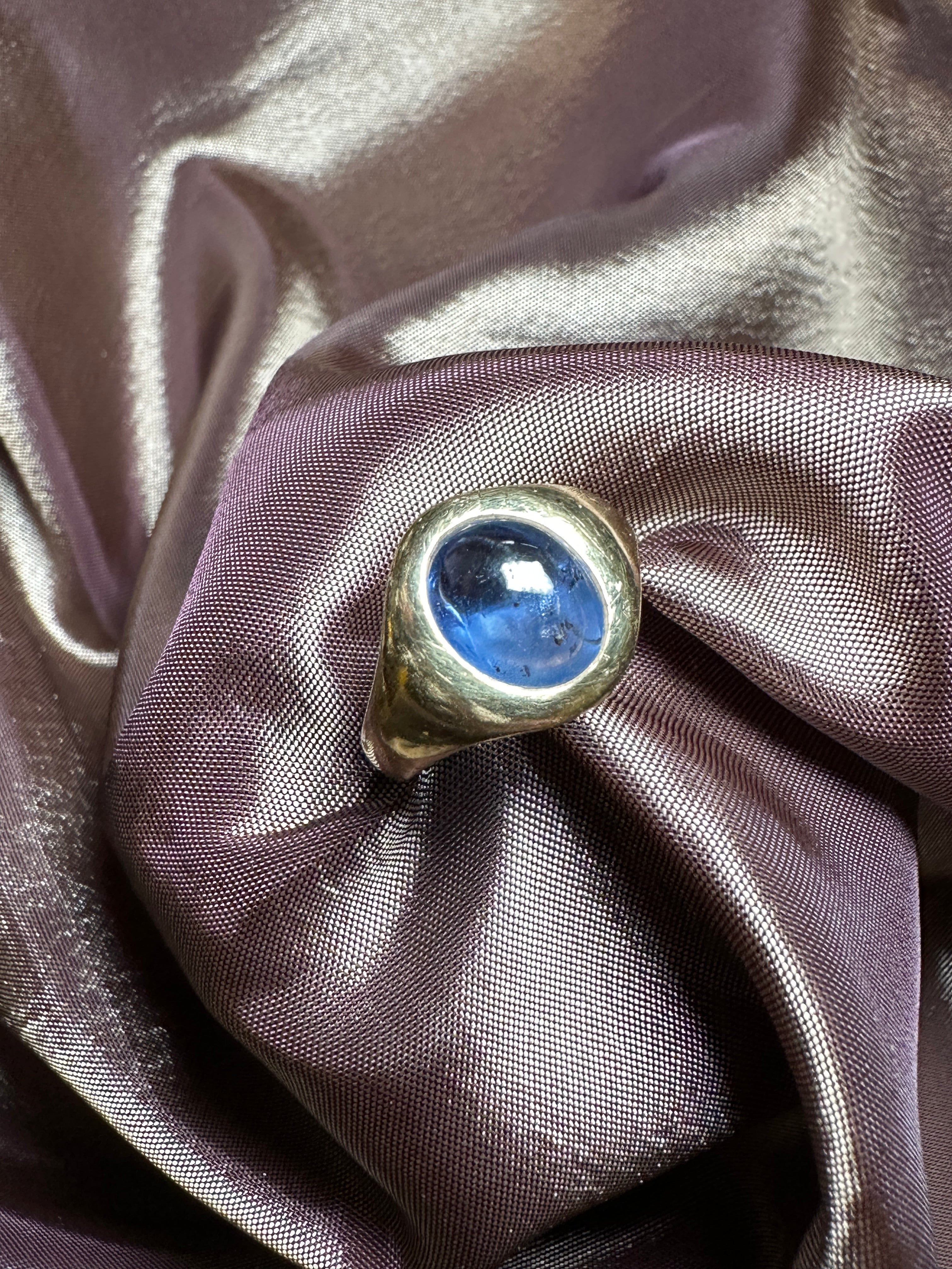 Sapphire gold ring