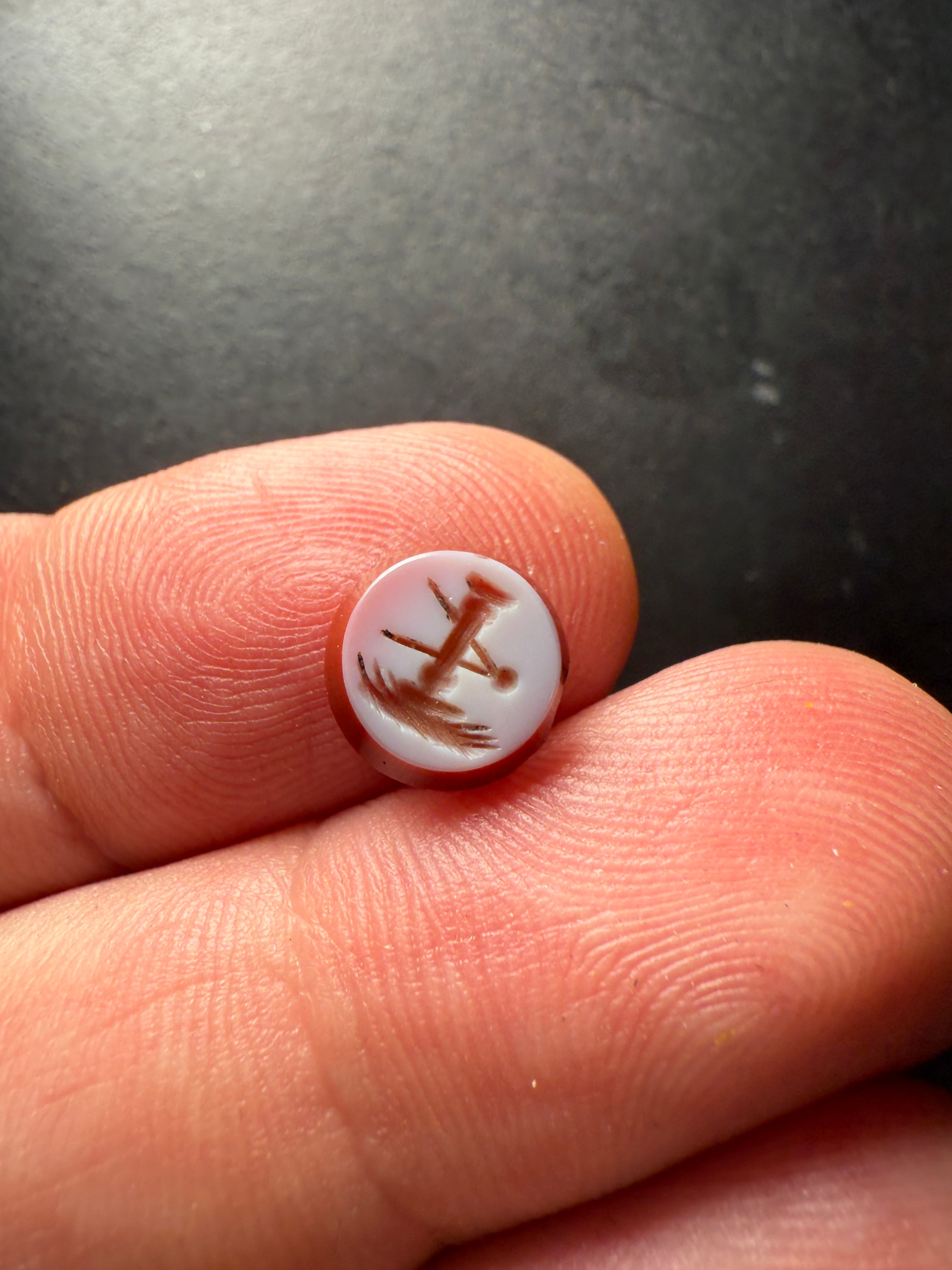 Antique Banded Agate Intaglio – Column & Compass Symbol, 0.9 cm Diameter