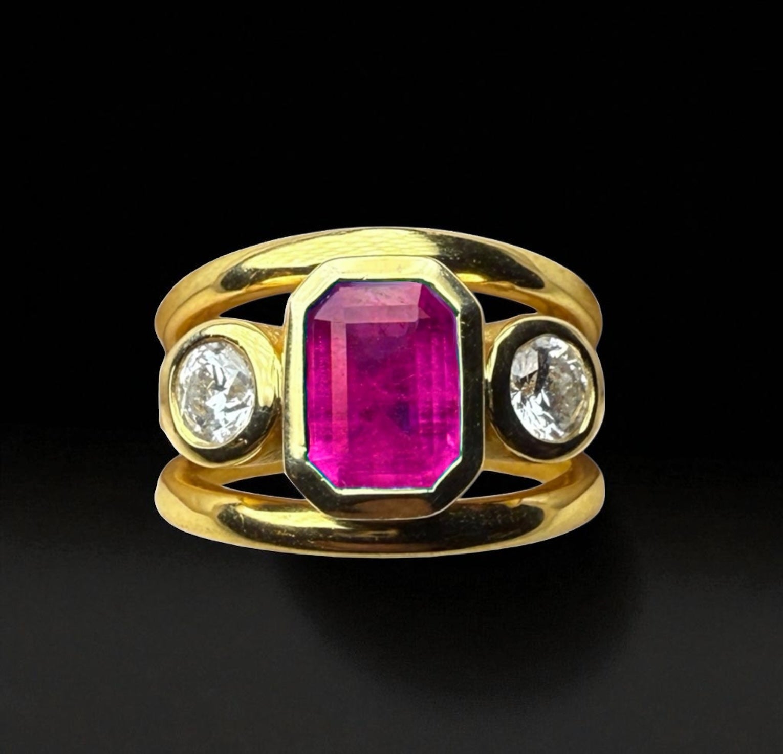 18kt Yellow Gold Ring with Emerald-Cut Emerald & Diamond Accents – Customisable Gemstone Options