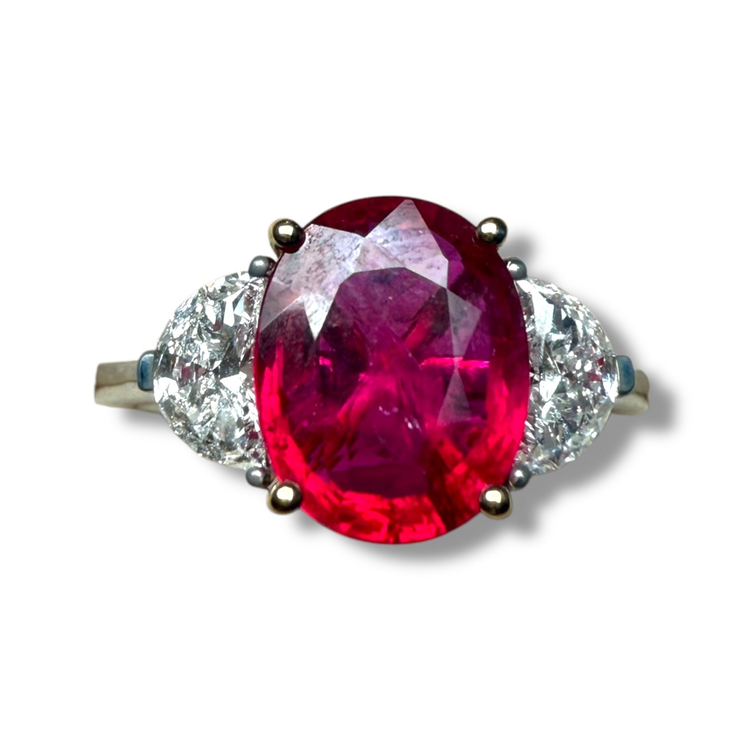 18k Gold Ring with 2.42ct Ruby and 0.50ct Diamonds