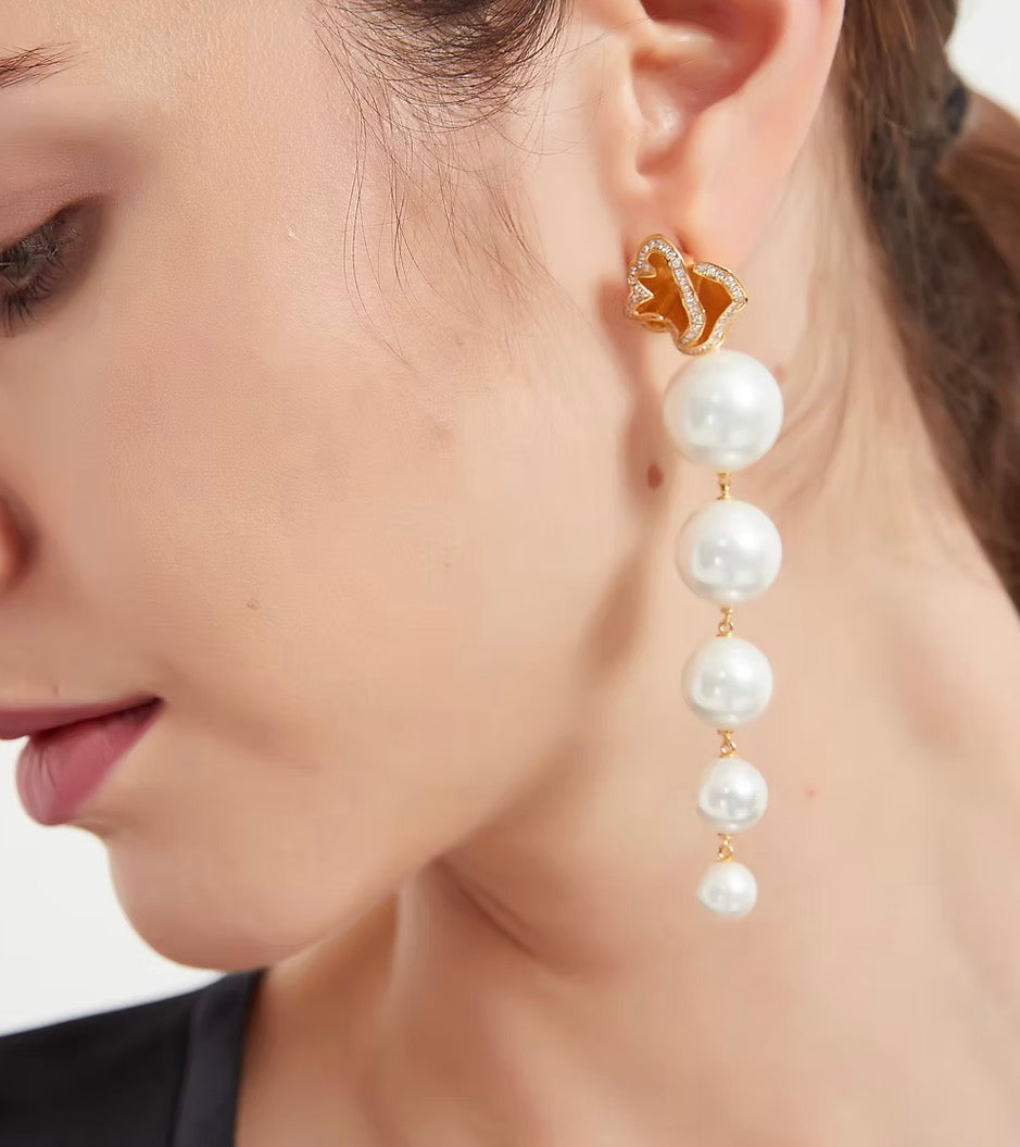 Quintessence Swing Pearl Earrings