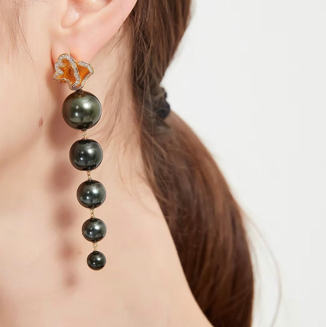 Quintessence Swing Pearl Earrings