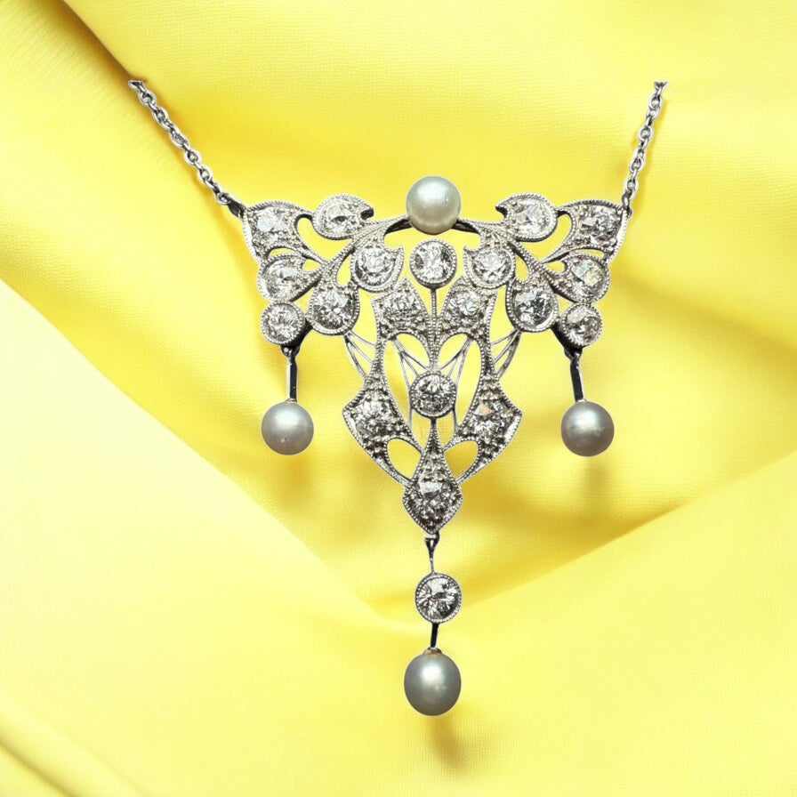 Diamonds and pearls necklace for women