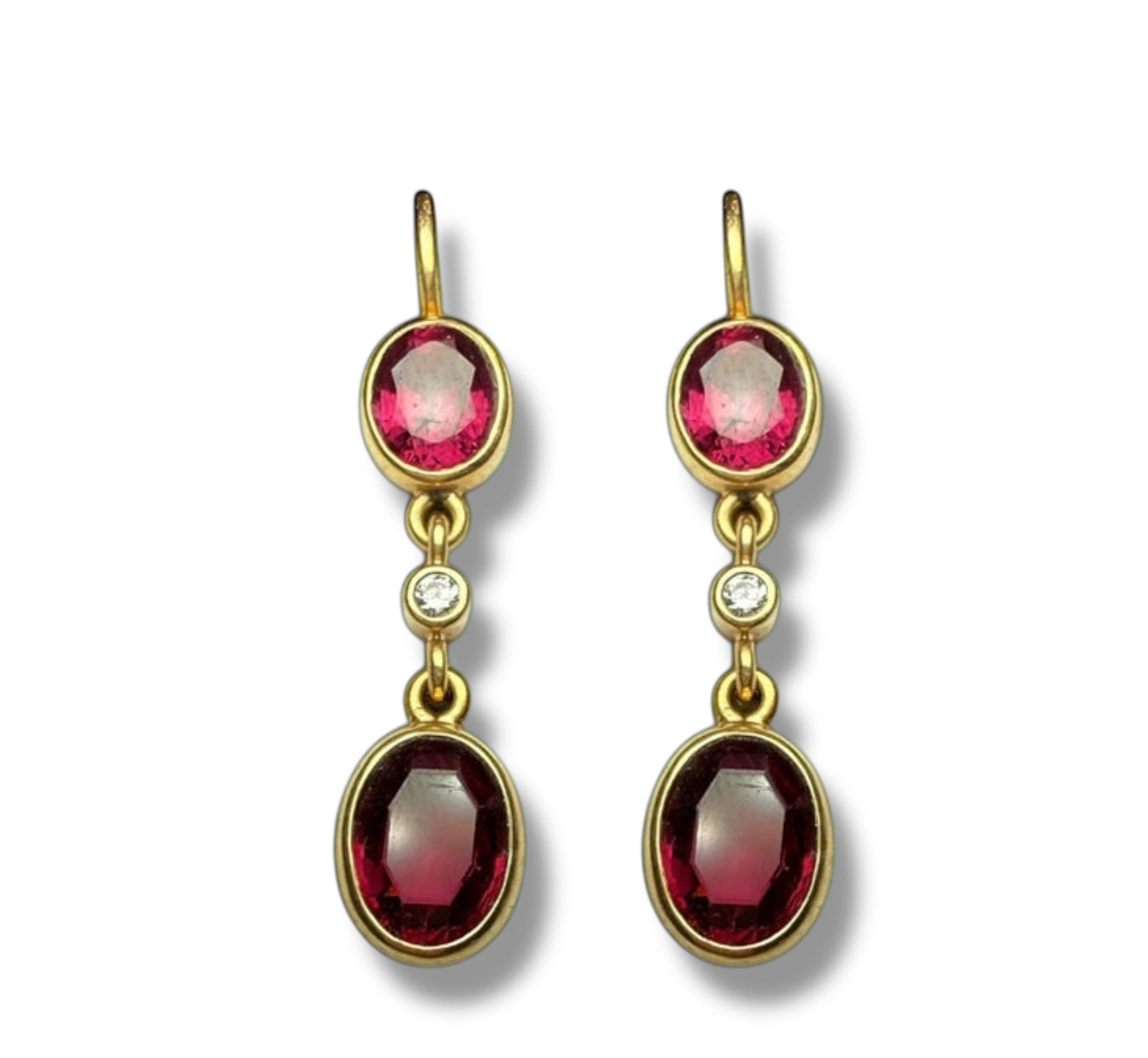 Garnet and diamonds earring in 18k gold