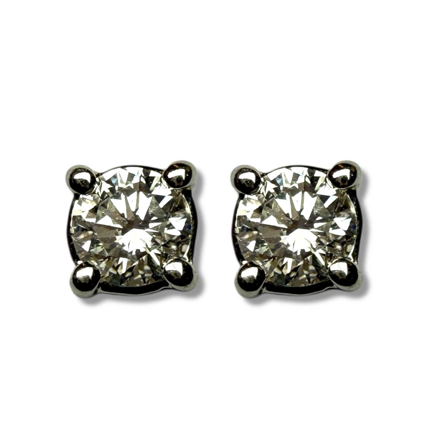 0.80ct Diamonds studs earring