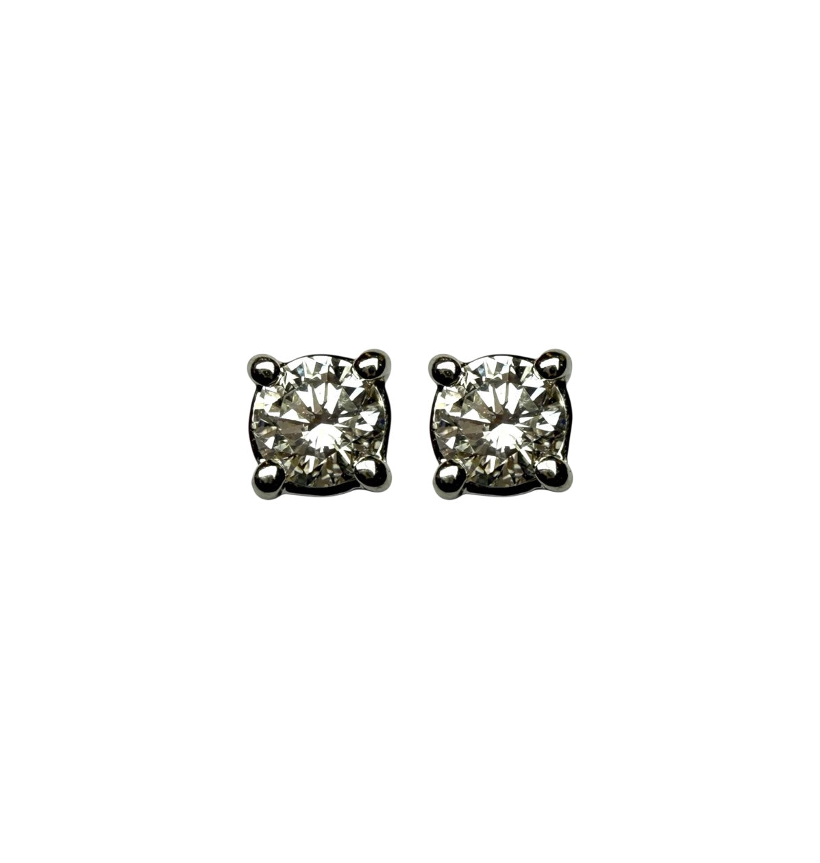 0.70ct Diamonds studs earring