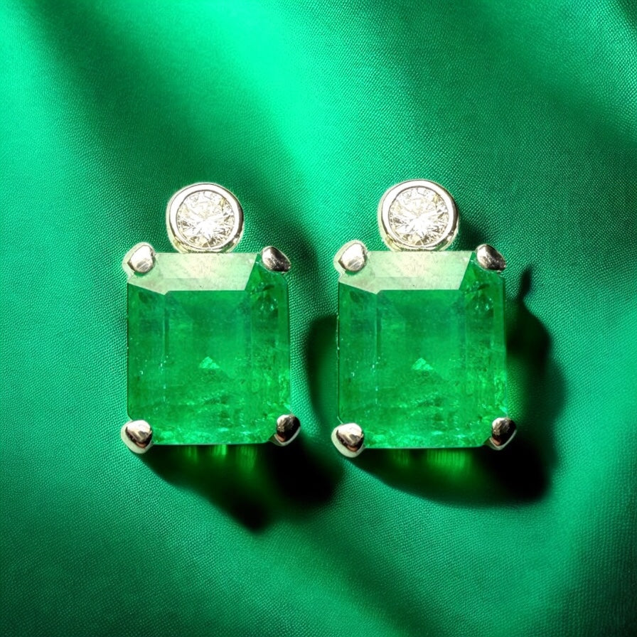 Elegant 18K White Gold Emerald and Diamond Earrings