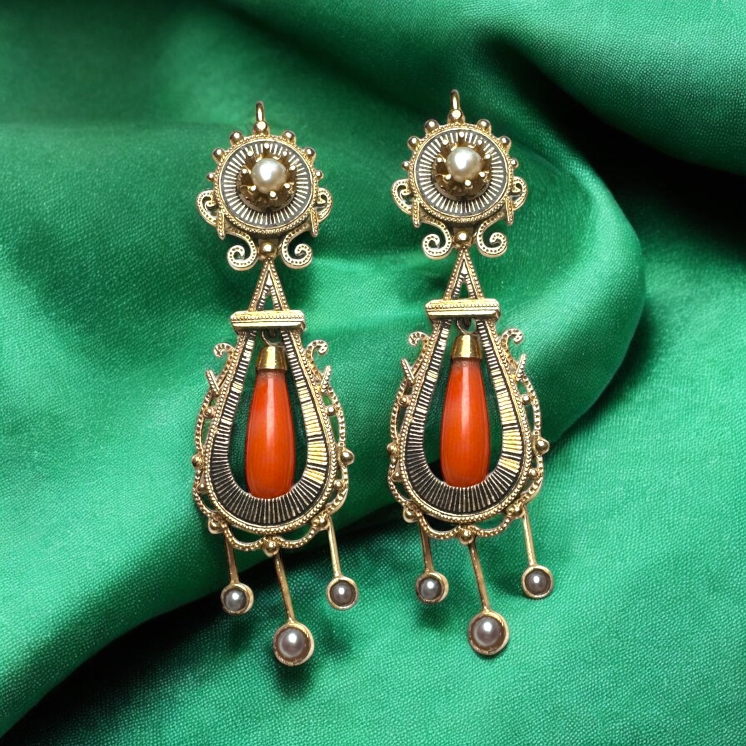 Coral and pearls gold earrings