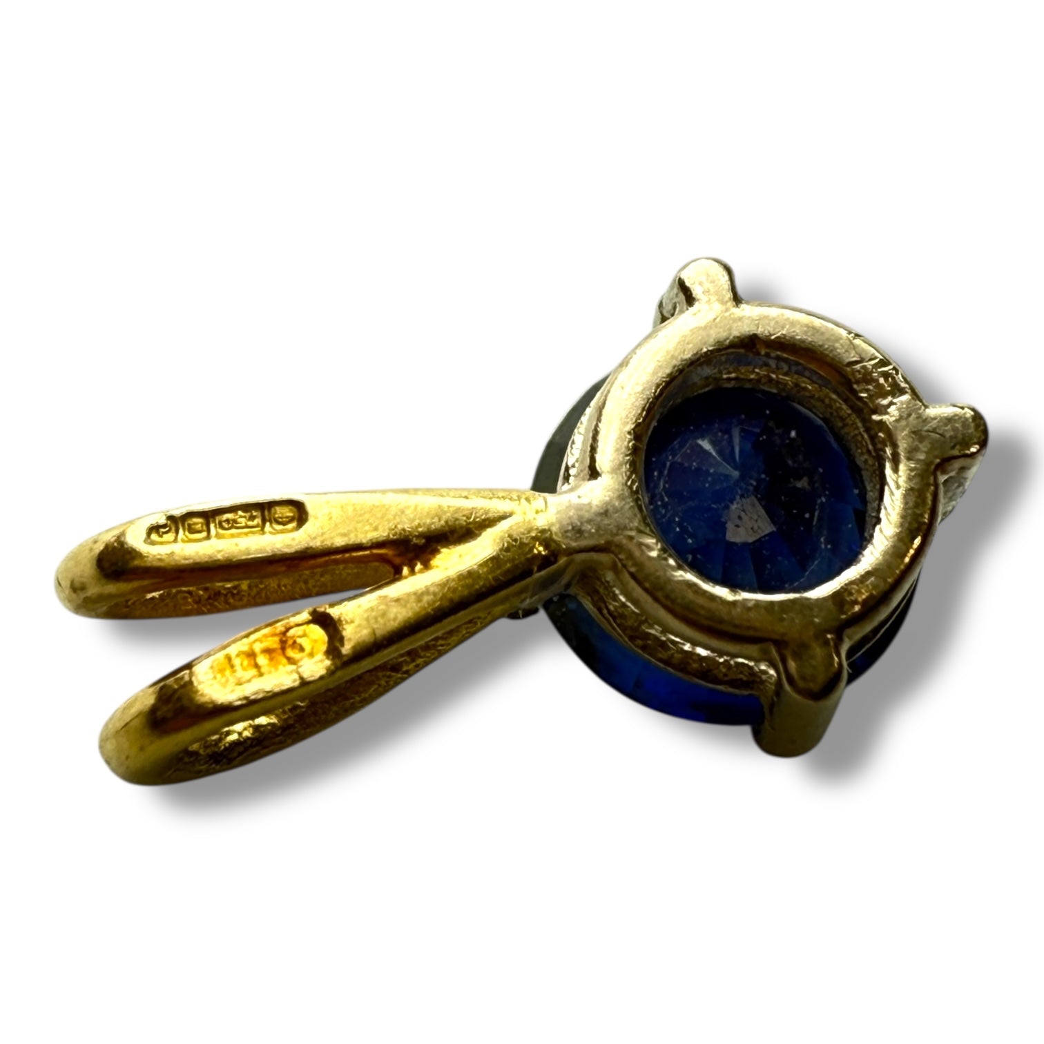 Sapphire pendant
