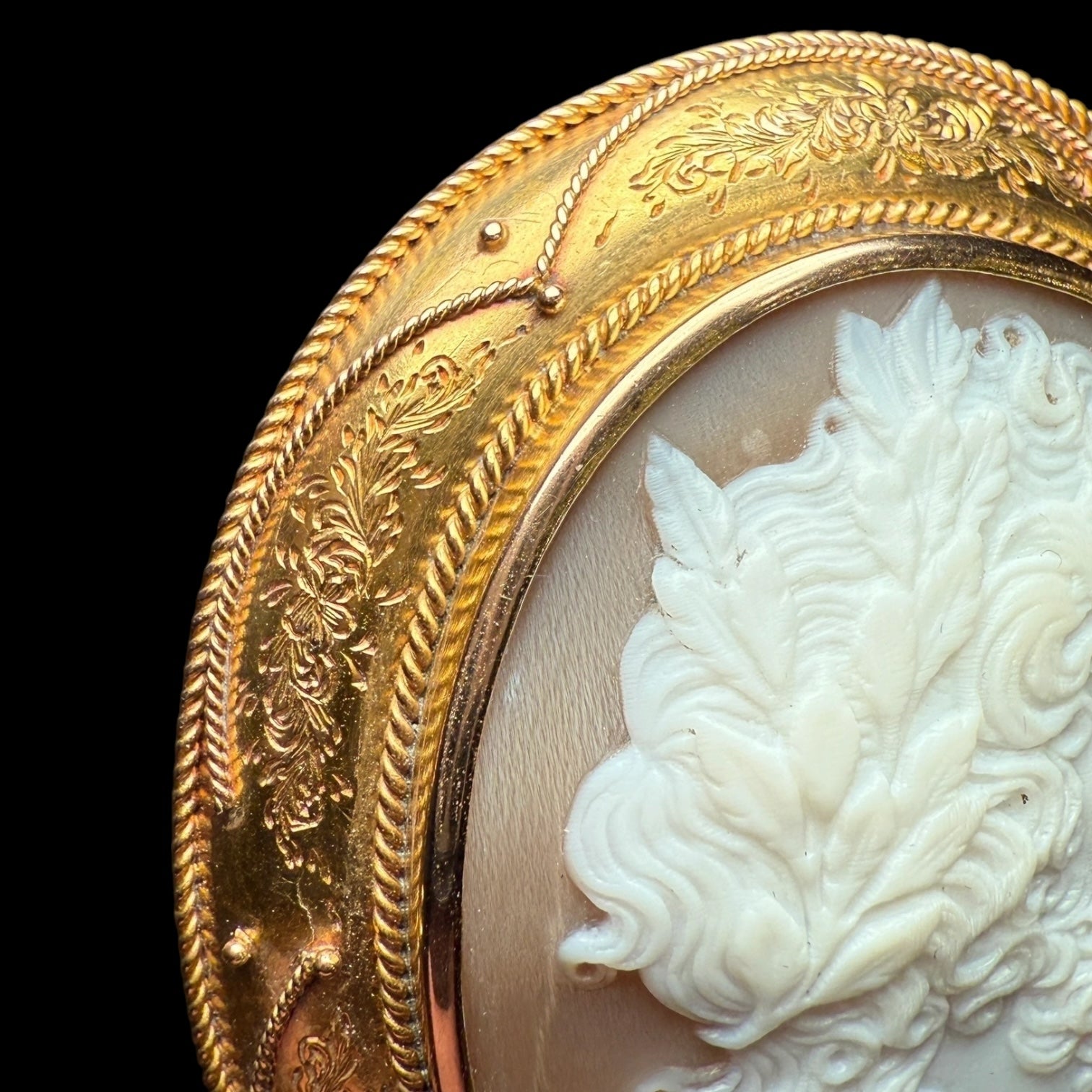 Cameo brooch