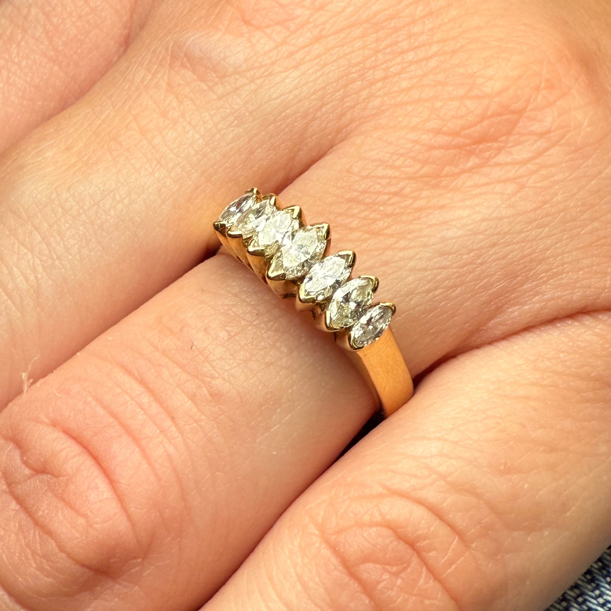 18-carat gold ring featuring seven marquise-cut diamonds