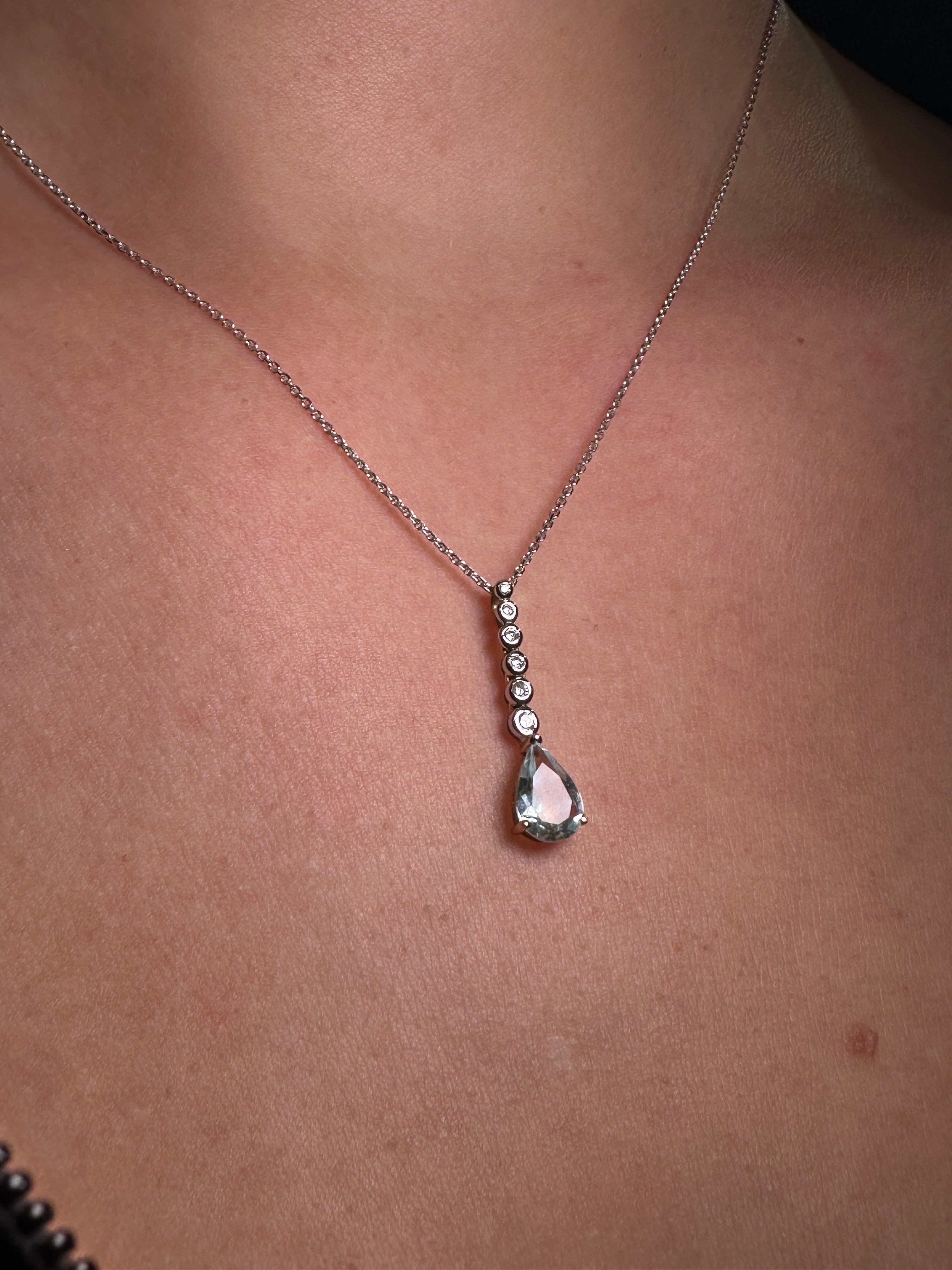 18k aquamarine gold pendant