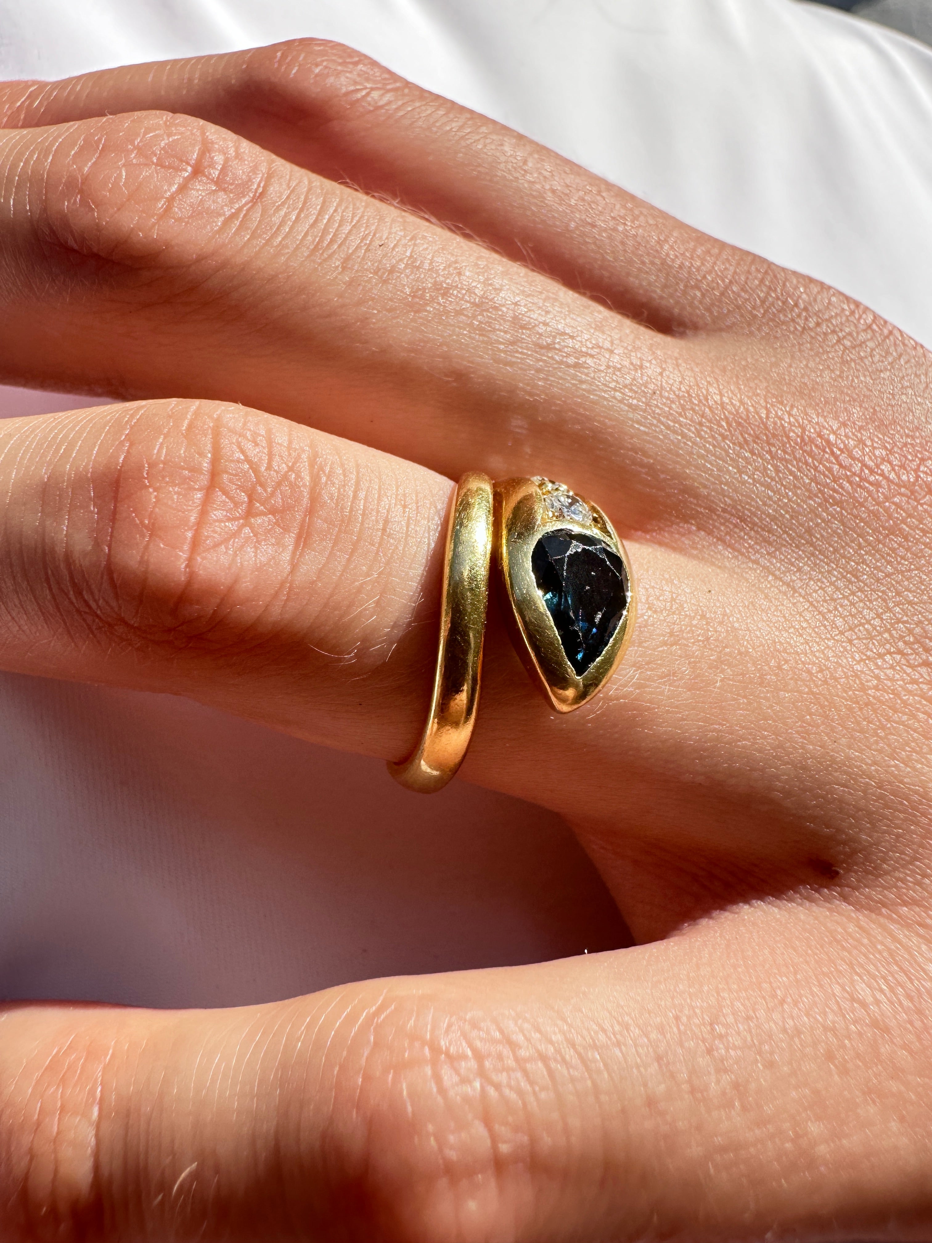 Sapphire and diamonds ring