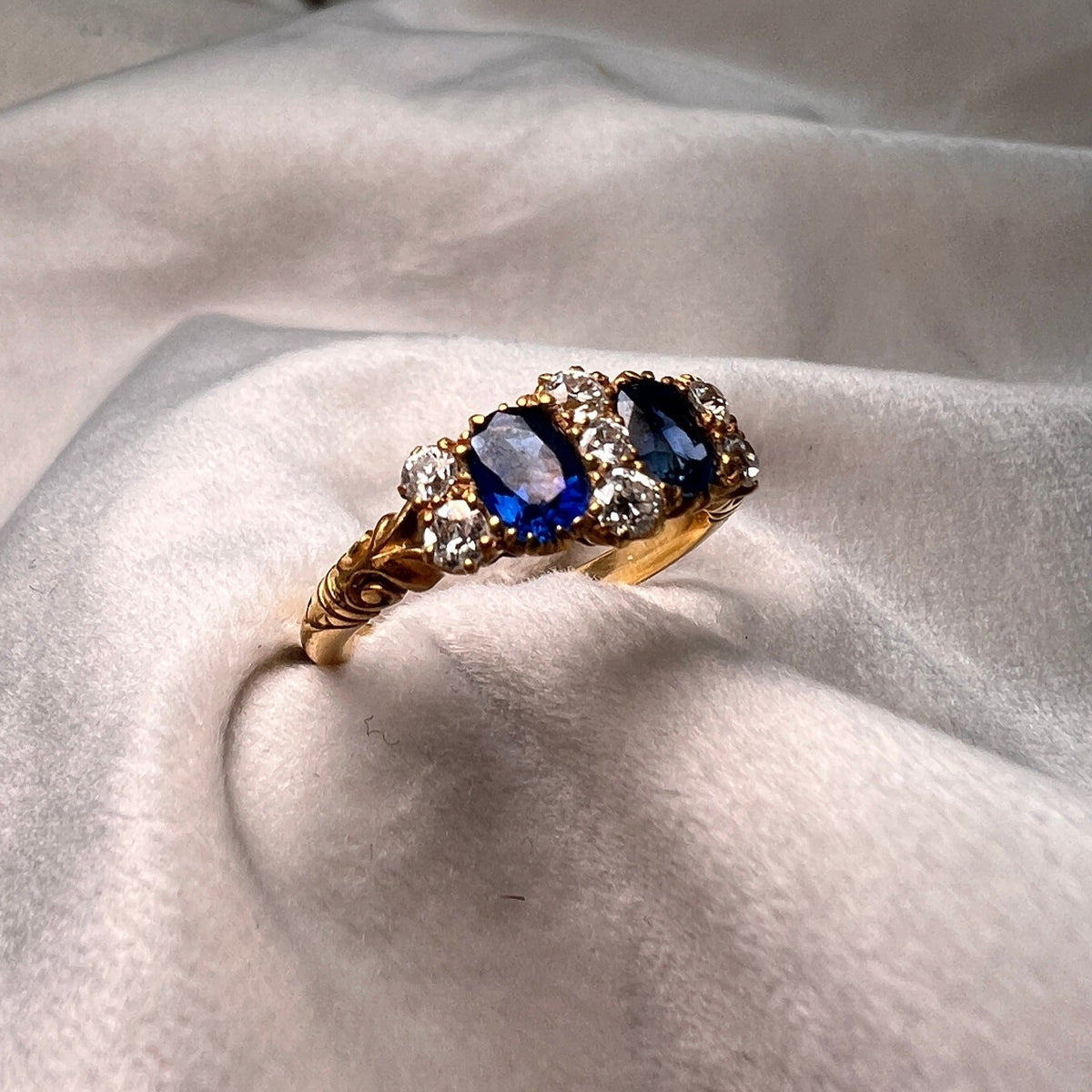 Sapphire and diamond Ring