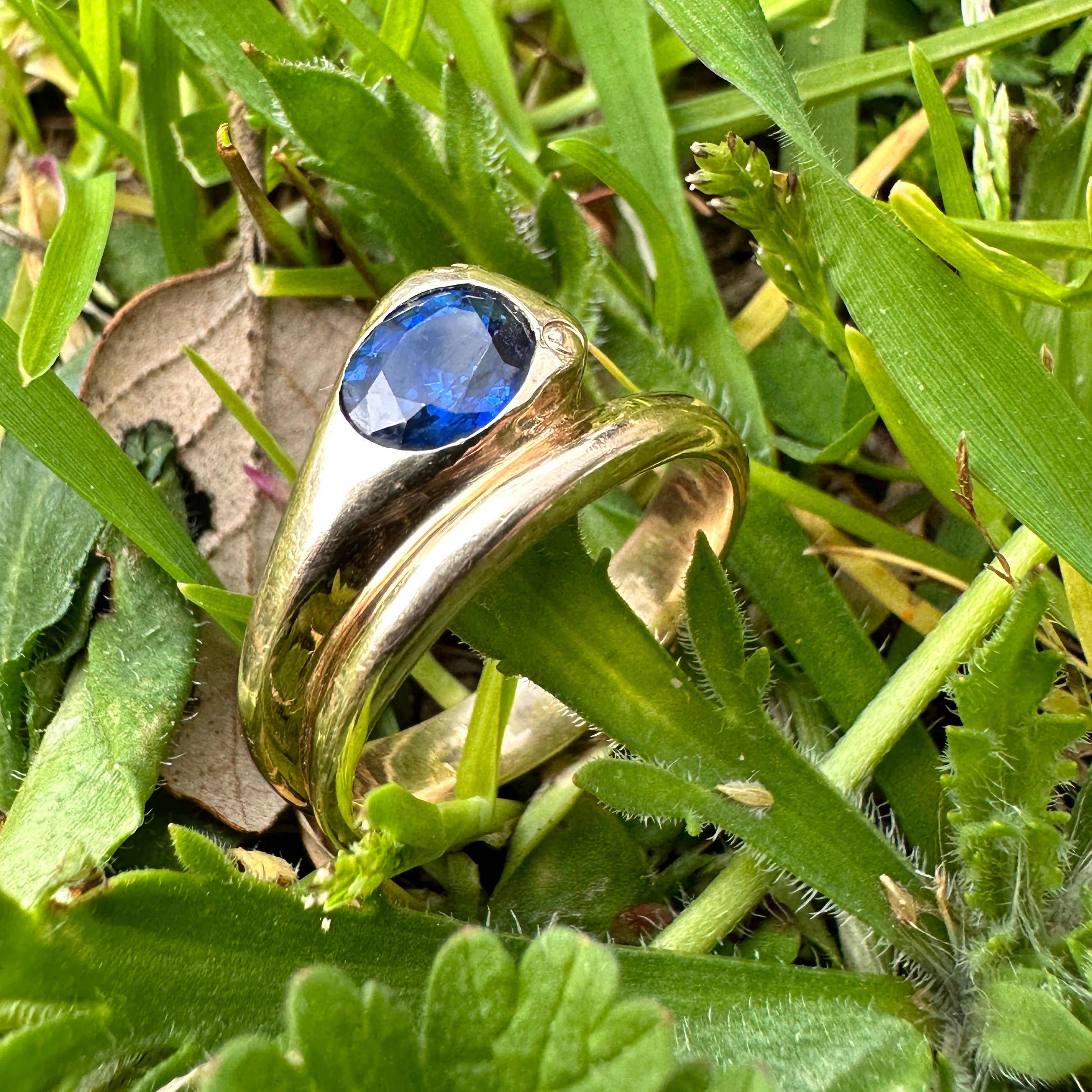 Sapphire snake ring