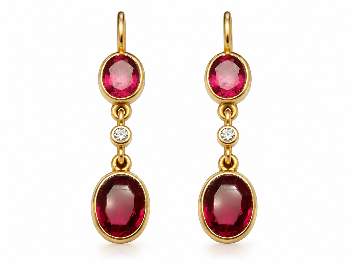 Garnet and diamonds earring in 18k gold