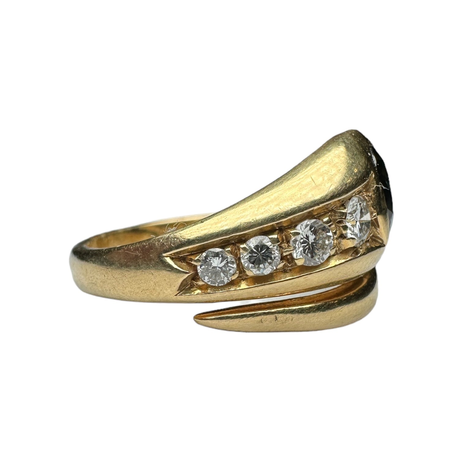 Sapphire and diamonds ring