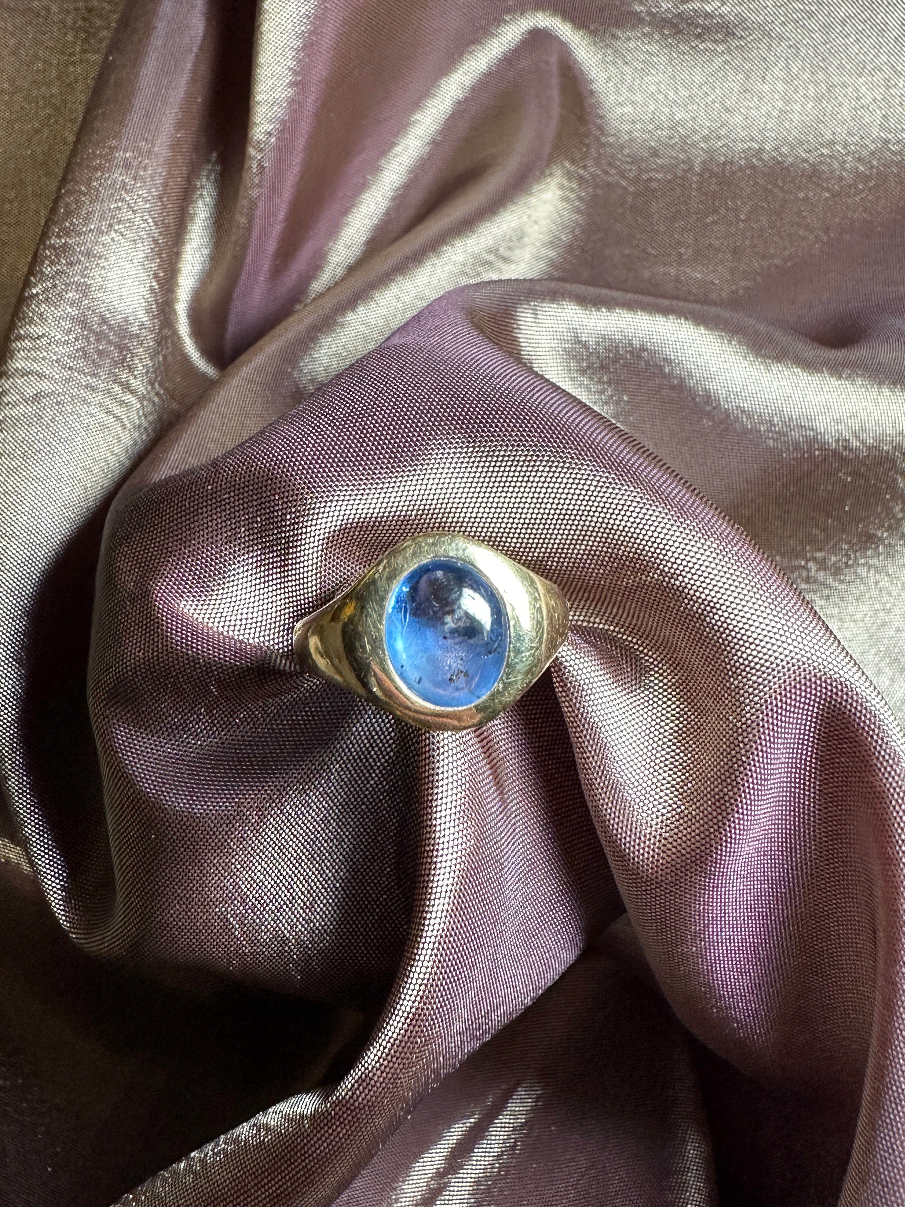Sapphire gold ring