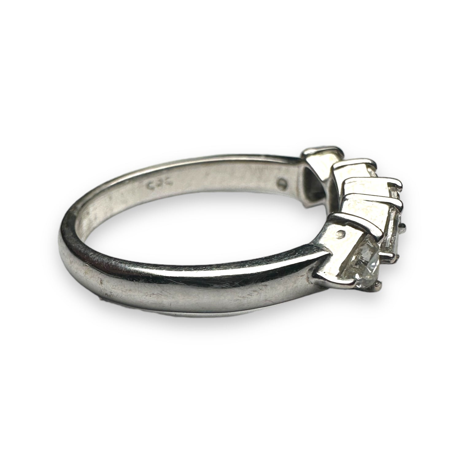 Diamond engagement ring