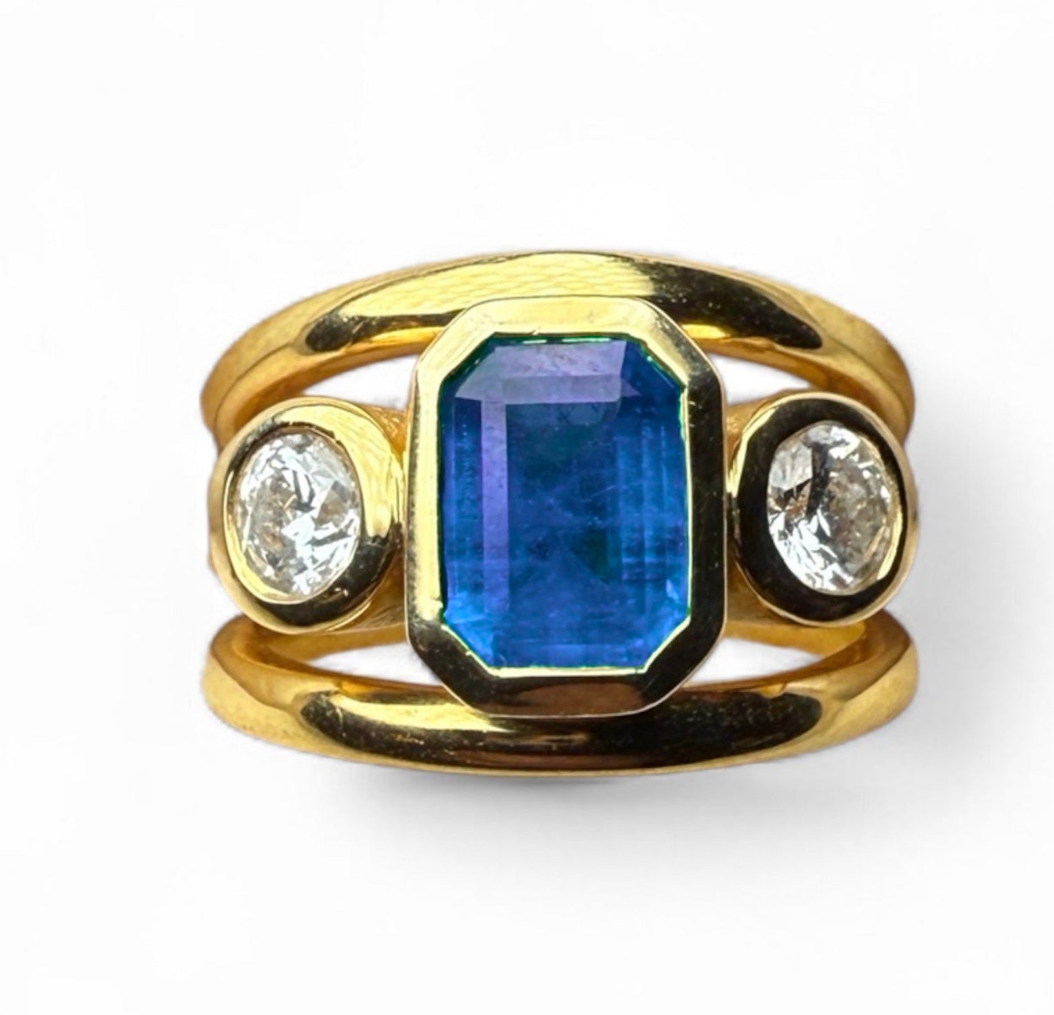 18kt Yellow Gold Ring with Emerald-Cut Emerald & Diamond Accents – Customisable Gemstone Options