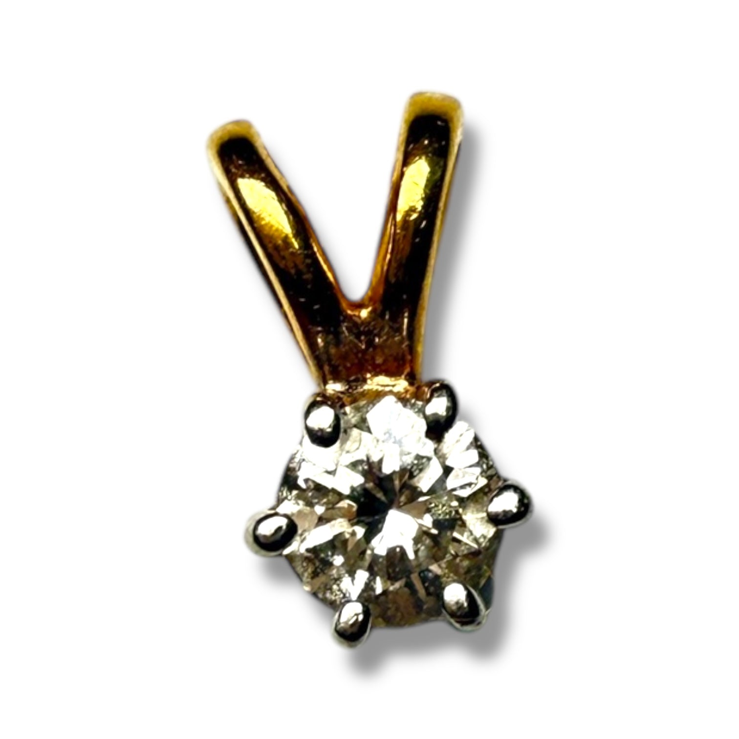 18k  gold  diamond pendant