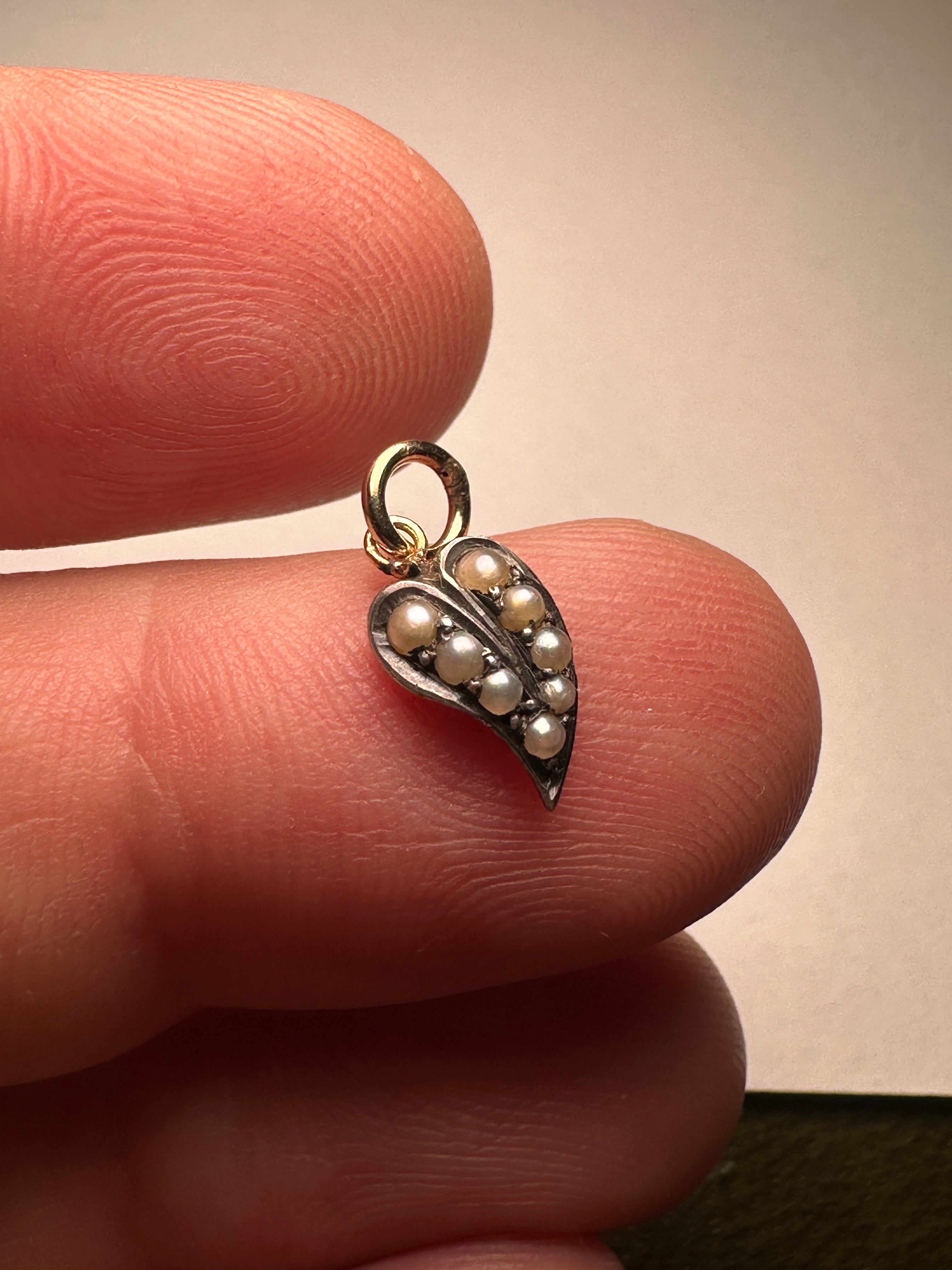 Delicate Leaf-Shaped Pendant in Silver and Gold with Pearl