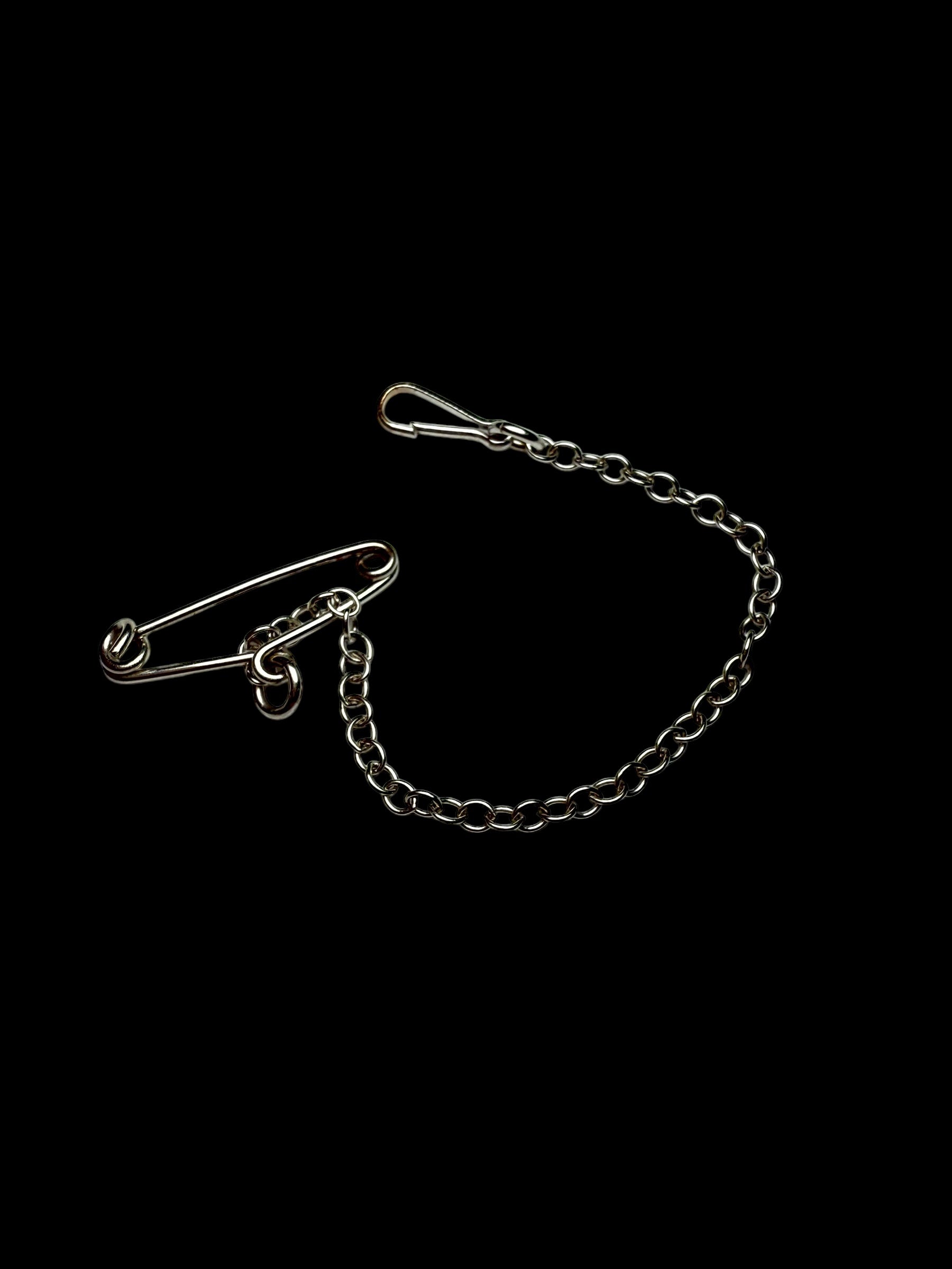 Sapphire and diamonds brooch