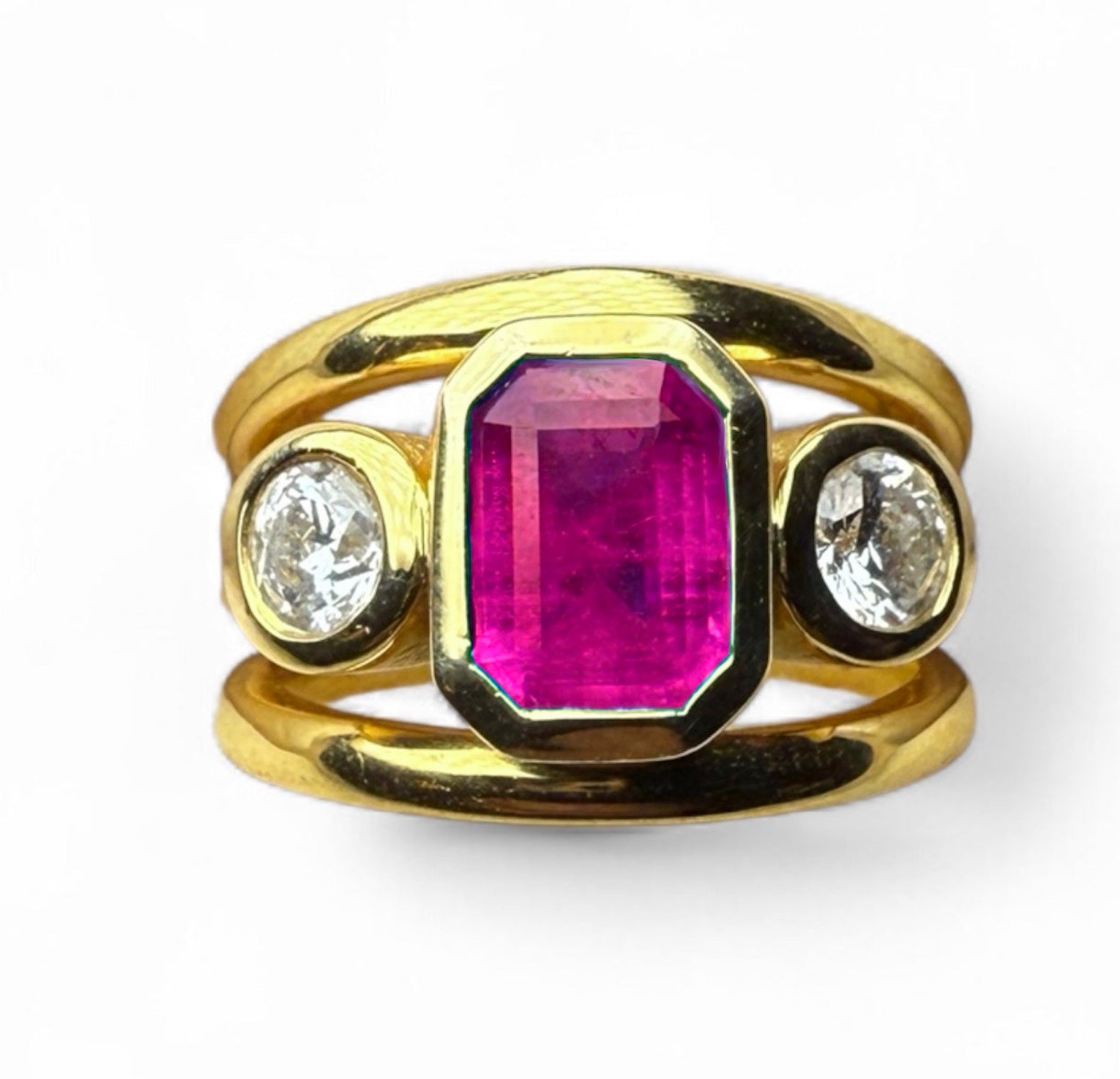 18kt Yellow Gold Ring with Emerald-Cut Emerald & Diamond Accents – Customisable Gemstone Options